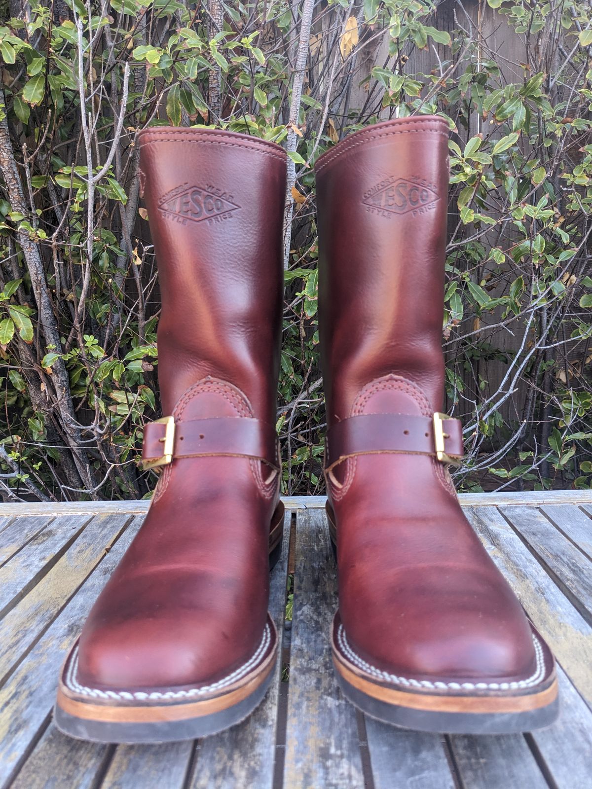 Photo by hung on October 2, 2024 of the Wesco Mister Lou in Horween Umber Chromexcel.