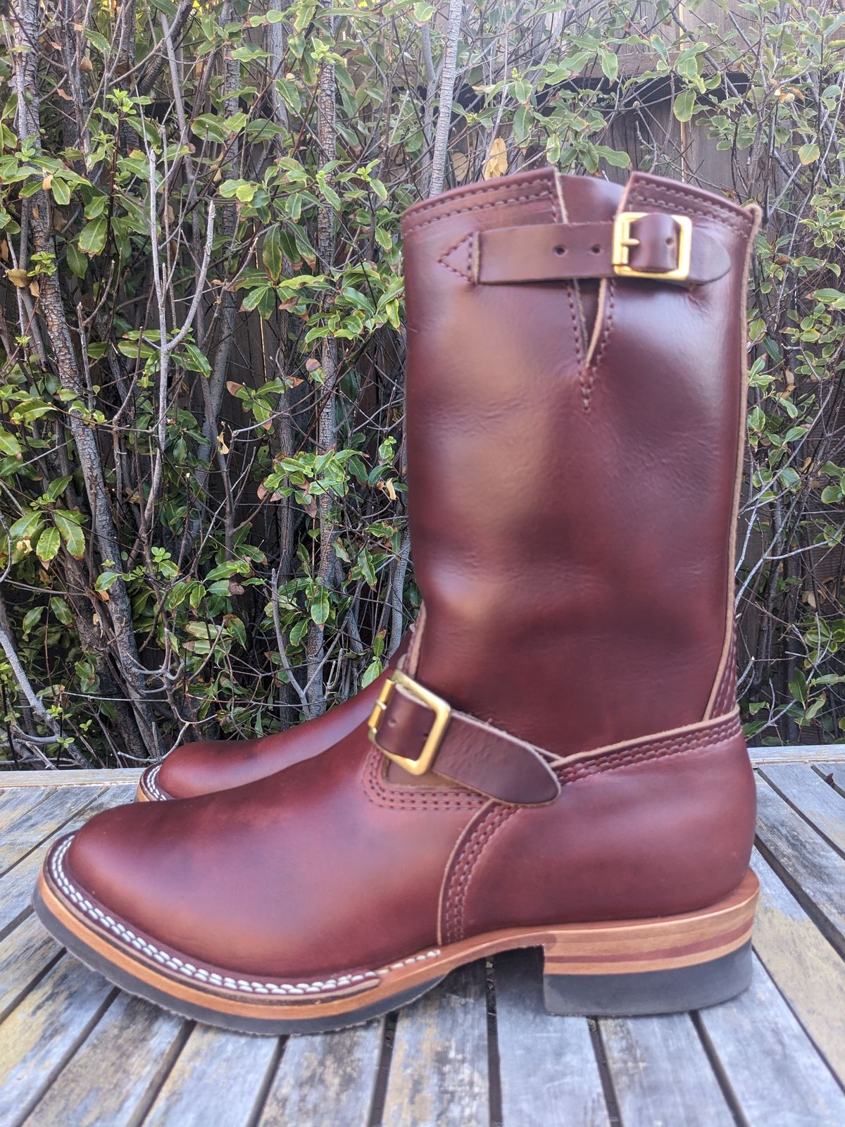 Photo by hung on October 2, 2024 of the Wesco Mister Lou in Horween Umber Chromexcel.