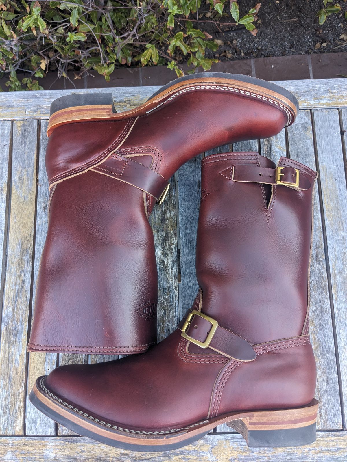 Photo by hung on October 2, 2024 of the Wesco Mister Lou in Horween Umber Chromexcel.