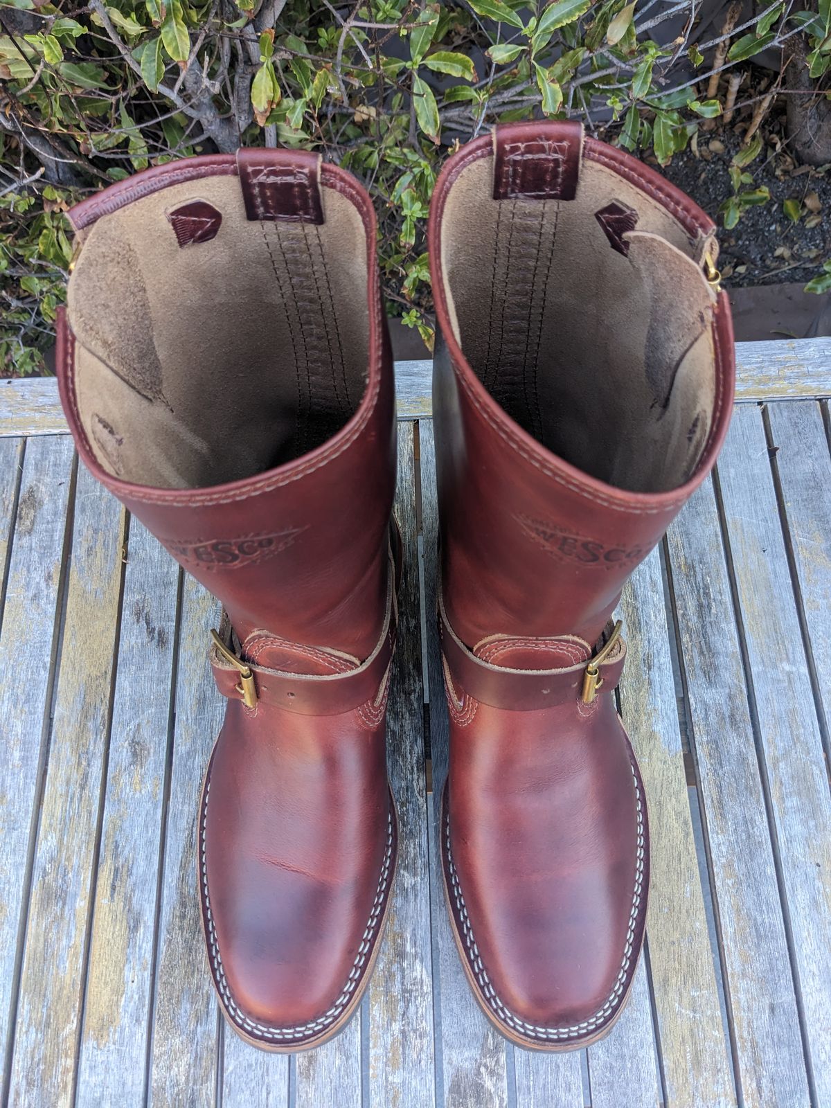 Photo by hung on October 2, 2024 of the Wesco Mister Lou in Horween Umber Chromexcel.