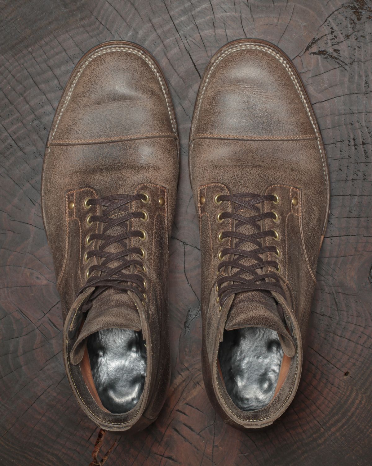 Photo by ahuebner on November 5, 2024 of the Iron Boots x Østmo Type 1 in Gallun Charcoal Teton Stag.