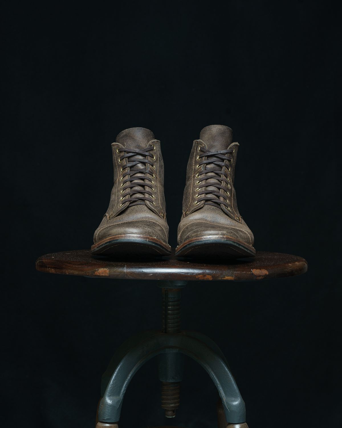 Photo by ahuebner on December 4, 2024 of the Iron Boots x Østmo Type 1 in Gallun Charcoal Teton Stag.