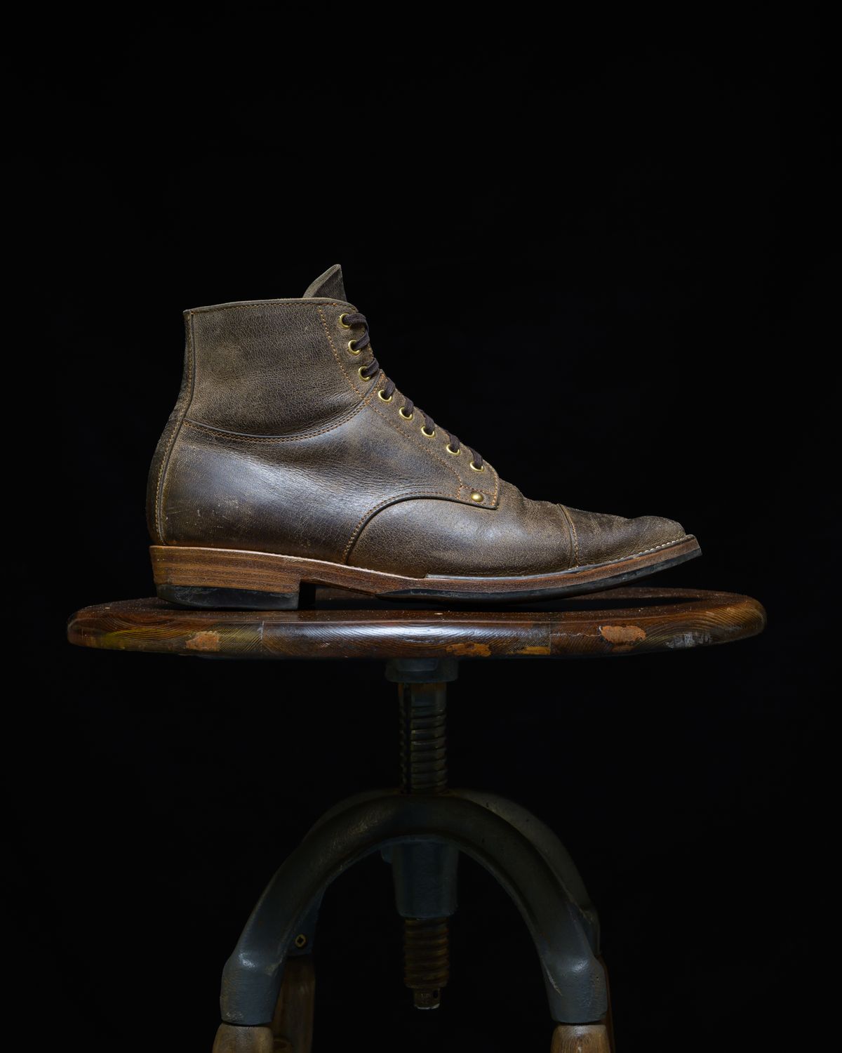 Photo by ahuebner on January 1, 2025 of the Iron Boots x Østmo Type 1 in Gallun Charcoal Teton Stag.