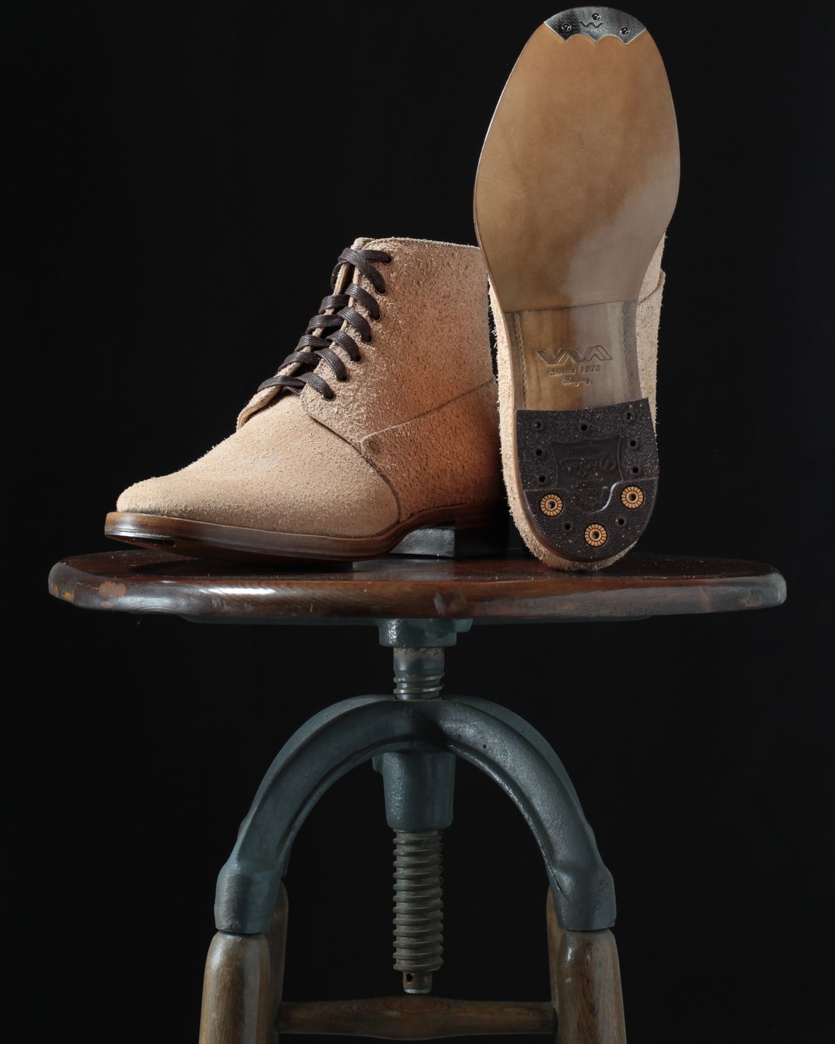 Photo by ahuebner on October 6, 2023 of the WM1978 French Army Boot in Tochigi Natural Roughout.