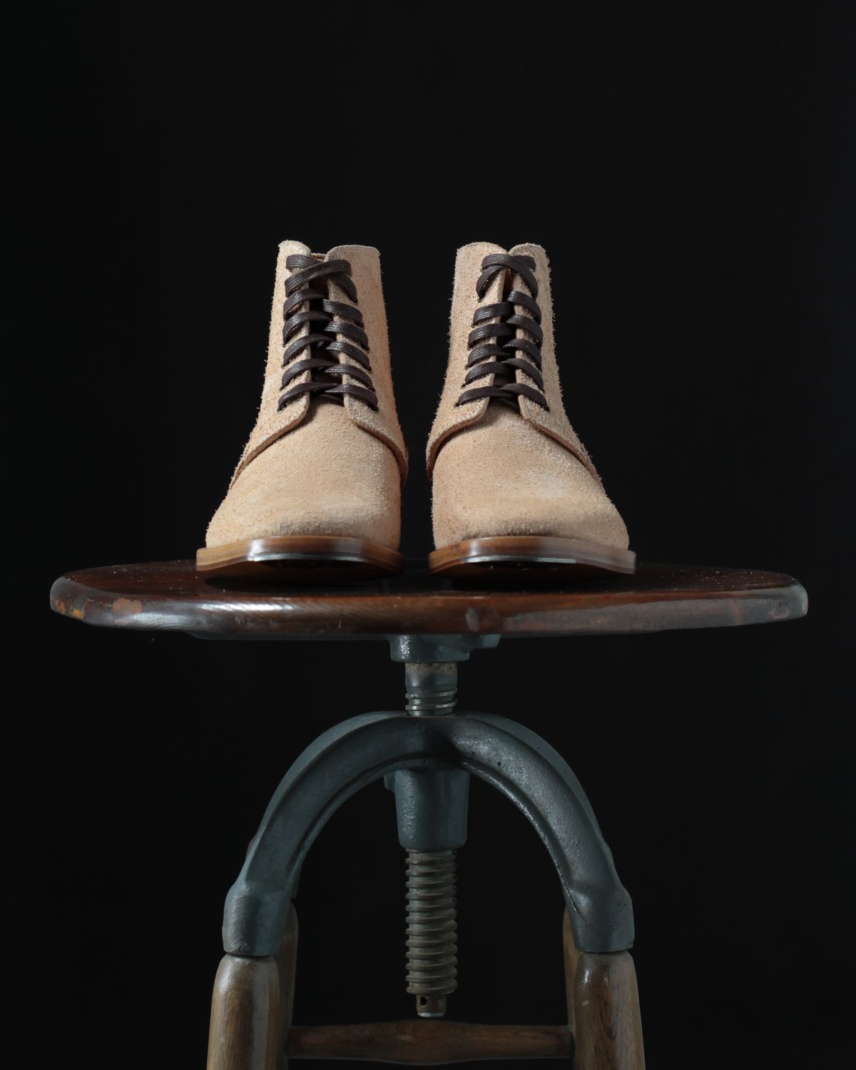 Photo by ahuebner on October 6, 2023 of the WM1978 French Army Boot in Tochigi Natural Roughout.