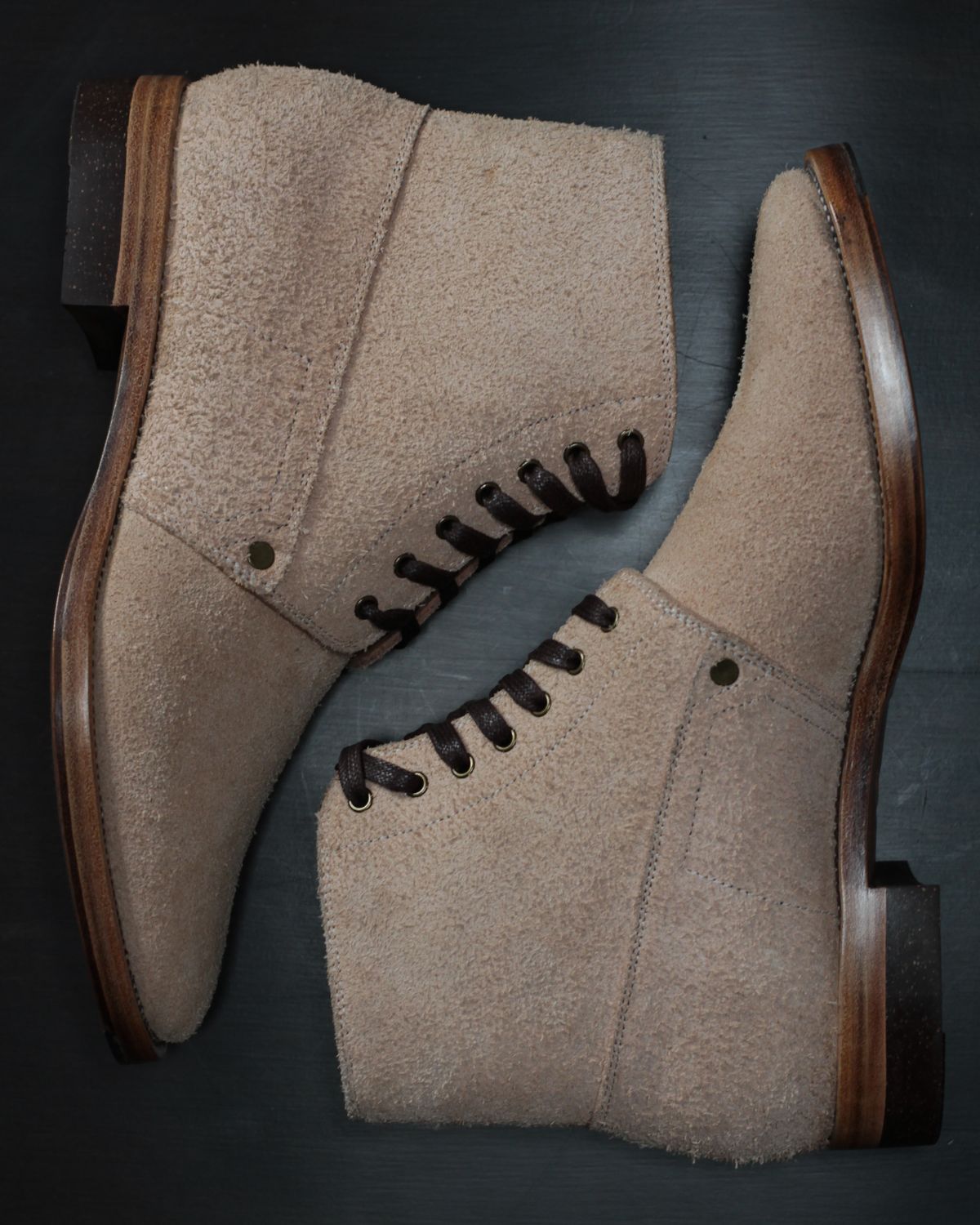 Photo by ahuebner on October 6, 2023 of the WM1978 French Army Boot in Tochigi Natural Roughout.