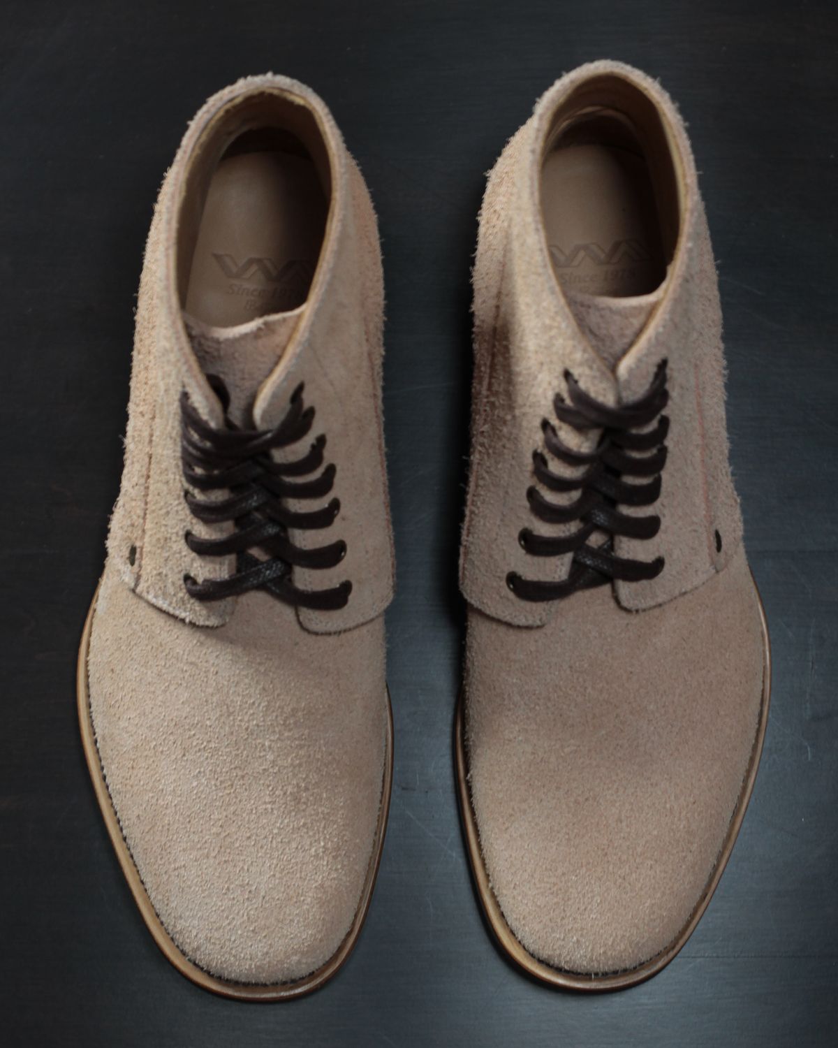 Photo by ahuebner on October 6, 2023 of the WM1978 French Army Boot in Tochigi Natural Roughout.
