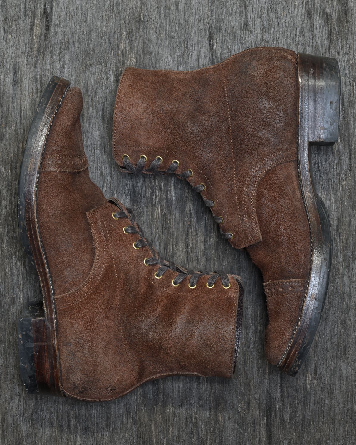 Photo by ahuebner on January 1, 2025 of the WM1978 Garrison Boot in C.F. Stead Amber Brown Waxed Rappelo Calf Roughout.