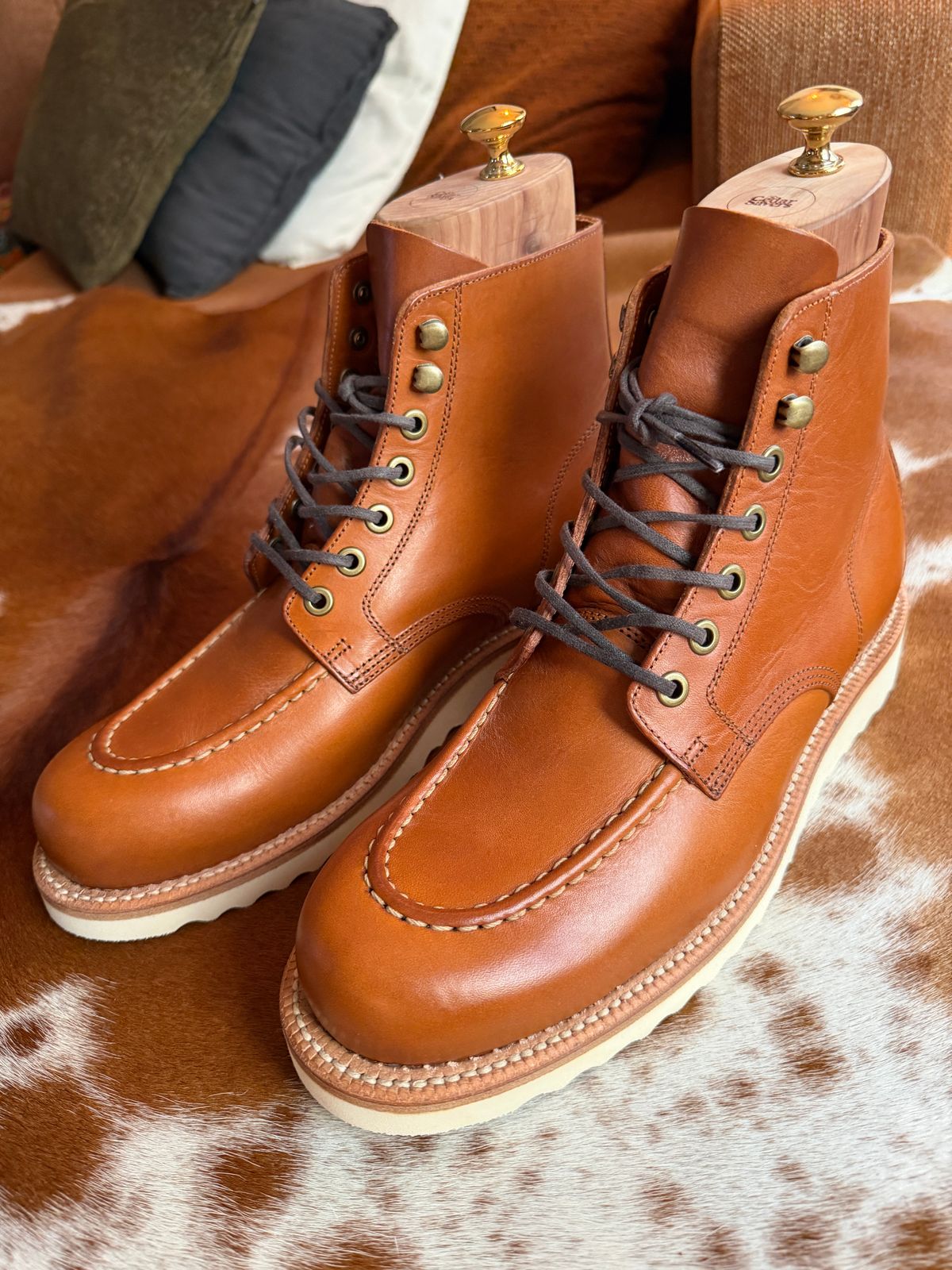 Photo by ComonomoC on January 20, 2026 of the Grant Stone Brass Boot in Badalassi Carlo Saddle Tan Minerva.