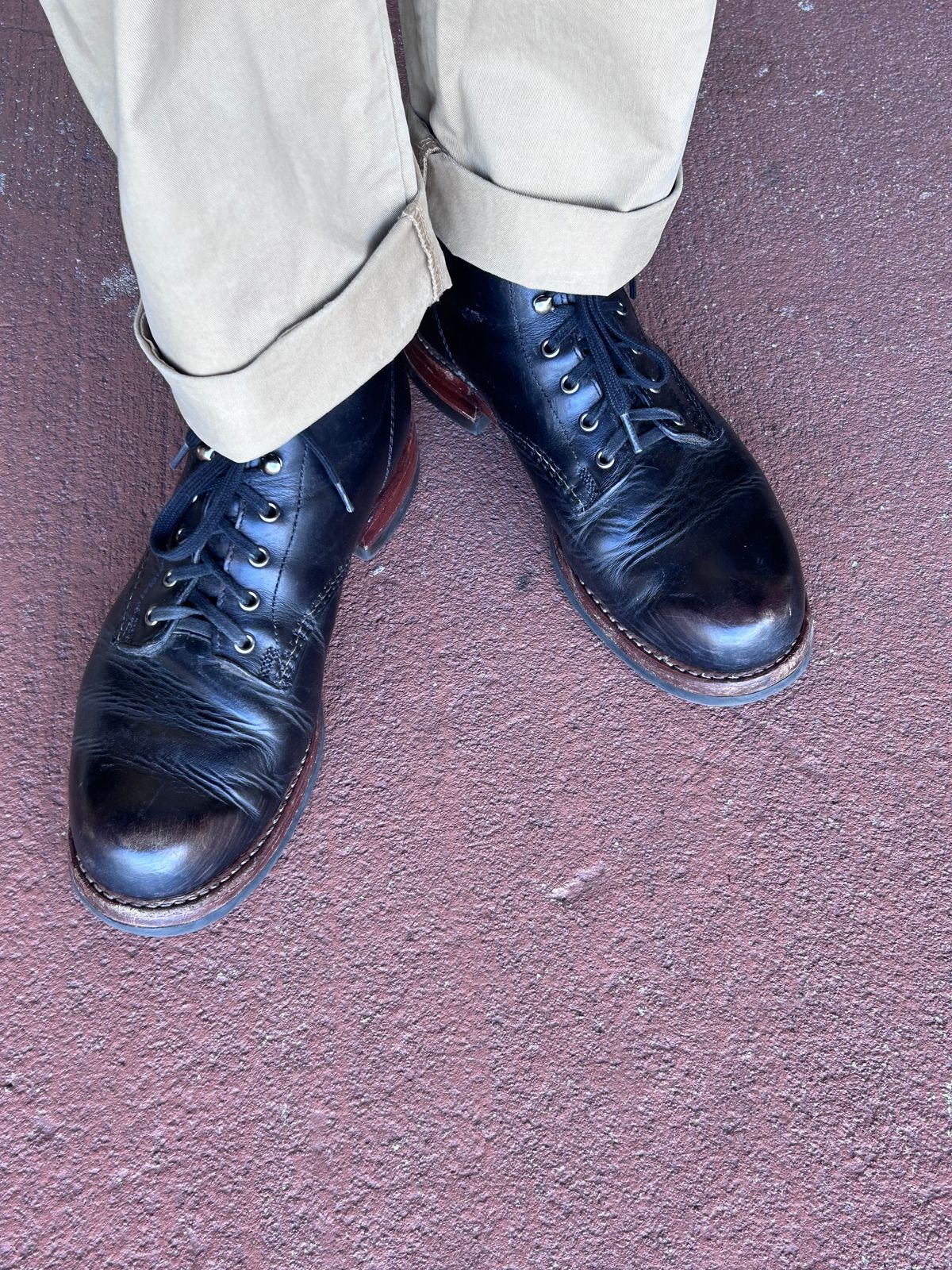 Photo by ComonomoC on April 17, 2024 of the Wolverine 1000 Mile Plain-Toe Boot in Horween Black Teacore Chromexcel.