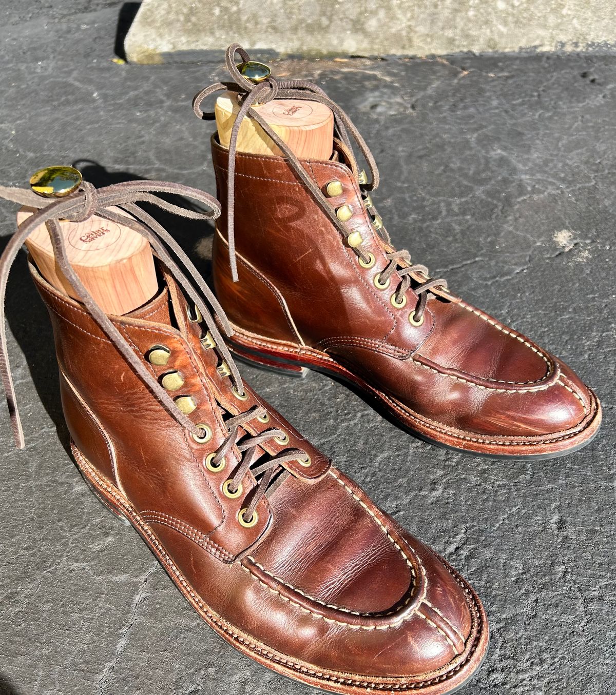 Photo by ComonomoC on December 3, 2024 of the Grant Stone Ottawa Boot in Horween Crimson Chromexcel.