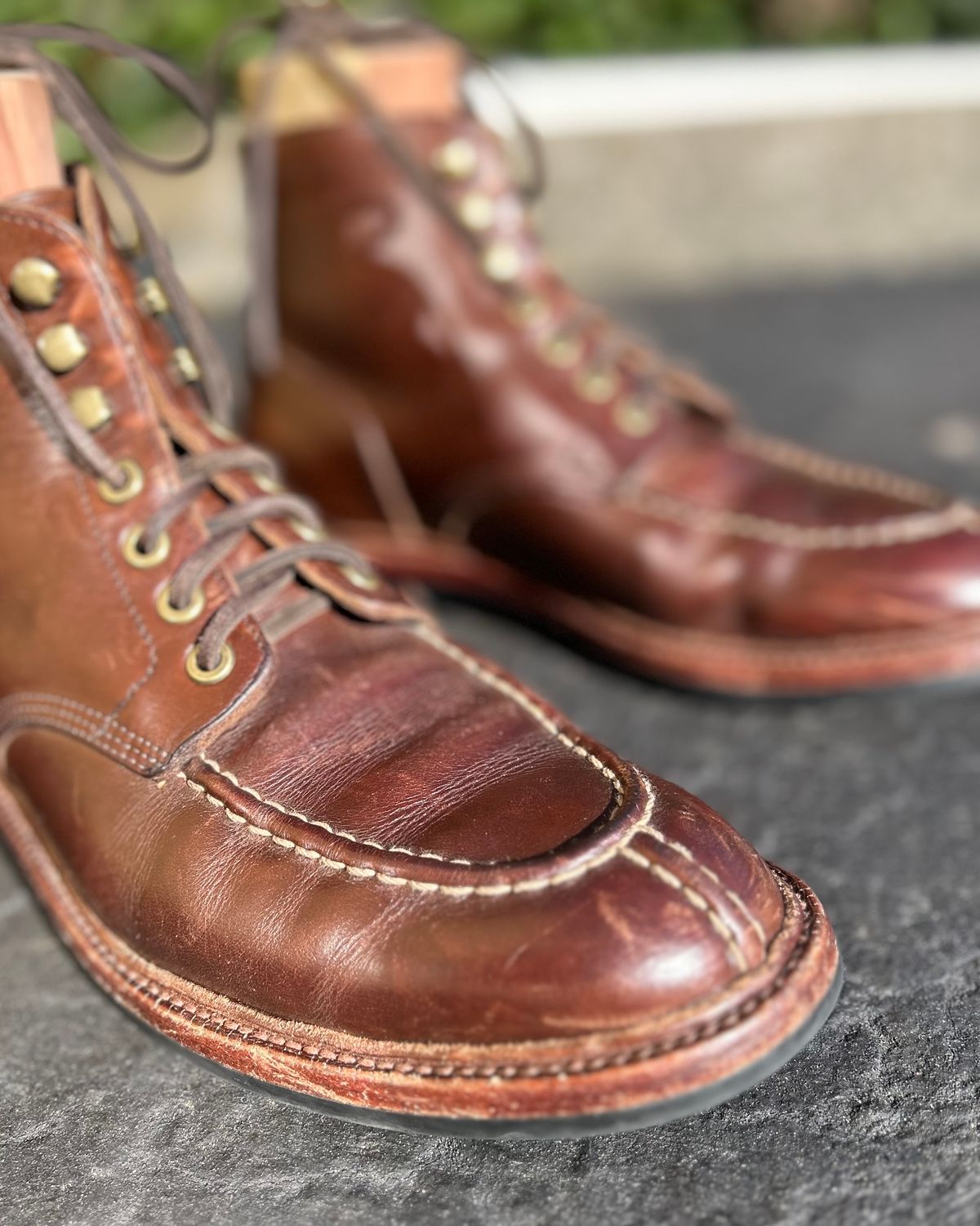 Photo by ComonomoC on December 3, 2024 of the Grant Stone Ottawa Boot in Horween Crimson Chromexcel.