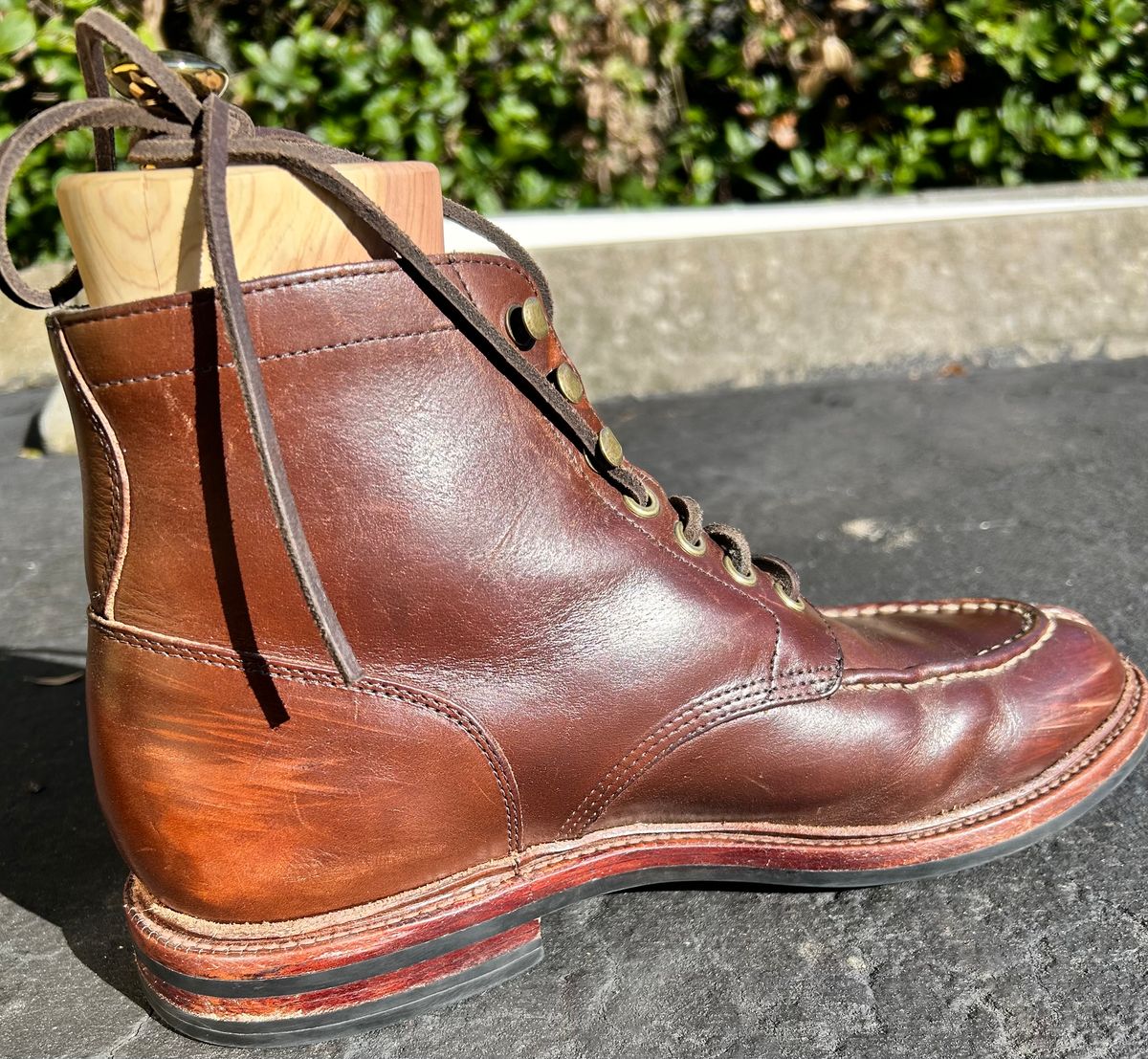 Photo by ComonomoC on December 3, 2024 of the Grant Stone Ottawa Boot in Horween Crimson Chromexcel.