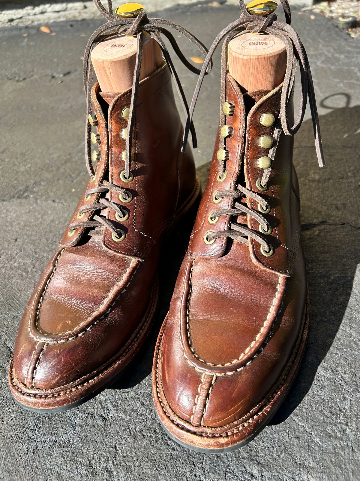 Photo by ComonomoC on December 3, 2024 of the Grant Stone Ottawa Boot in Horween Crimson Chromexcel.