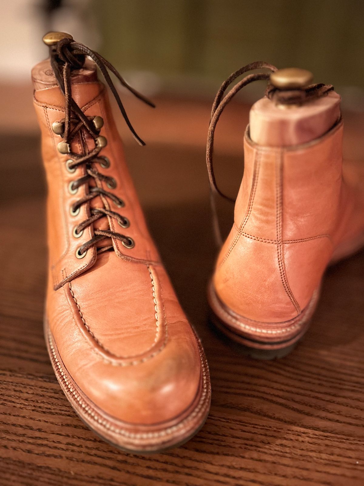 Photo by ComonomoC on October 3, 2023 of the Grant Stone Brass Boot in Unknown Natural Veg Tan.