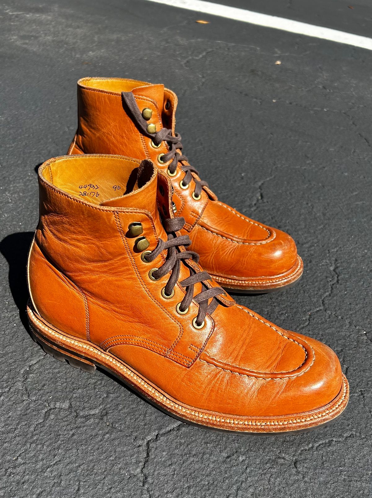 Photo by ComonomoC on February 21, 2024 of the Grant Stone Brass Boot in Unknown Natural Veg Tan.