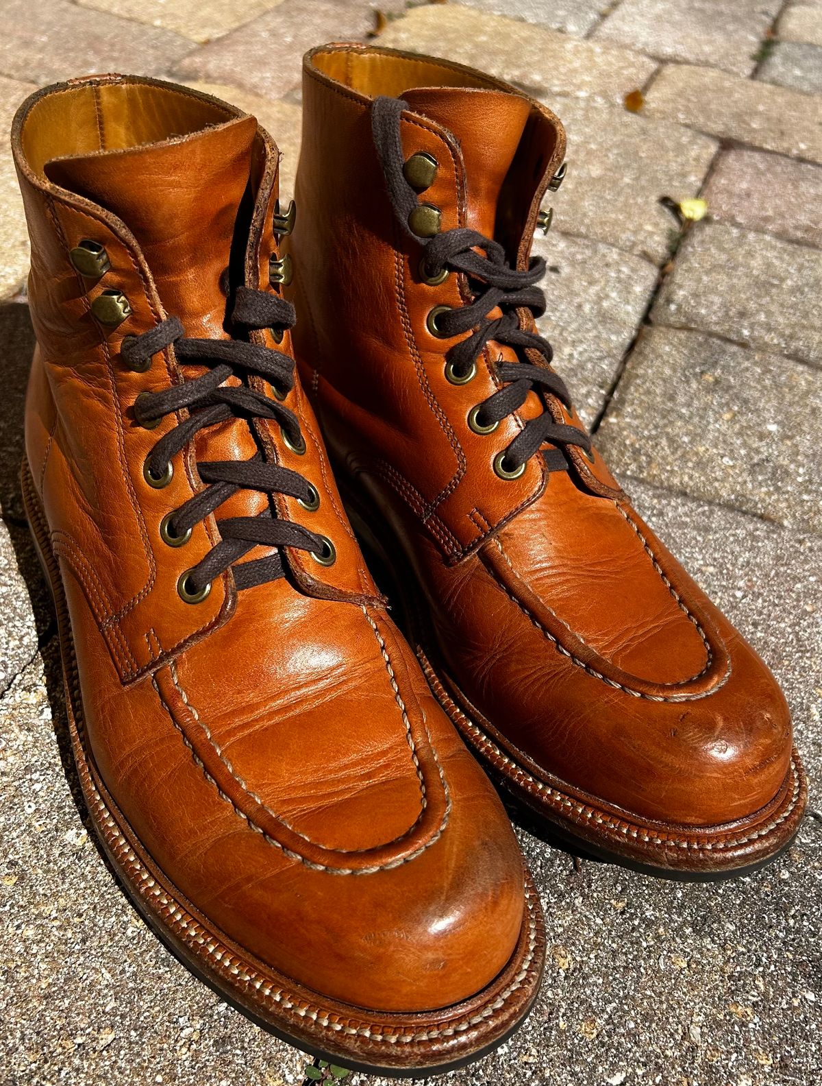 Photo by ComonomoC on February 21, 2024 of the Grant Stone Brass Boot in Unknown Natural Veg Tan.