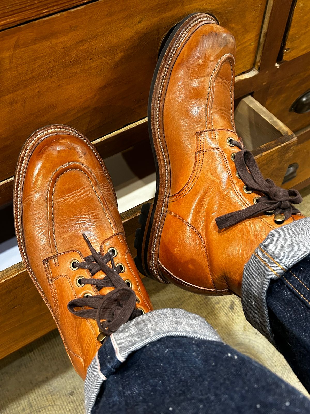 Photo by ComonomoC on December 7, 2023 of the Grant Stone Brass Boot in Unknown Natural Veg Tan.