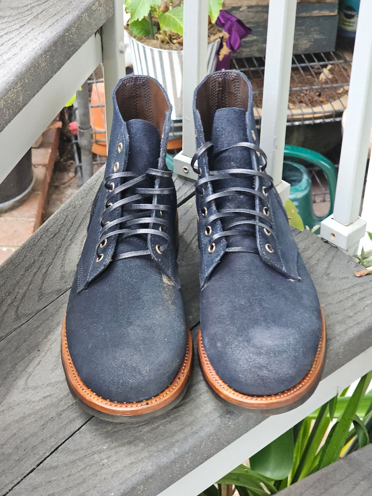 Photo by basboy on October 1, 2023 of the Oak Street Bootmakers Field Boot in Horween Natural Indigo Chromexcel Roughout.