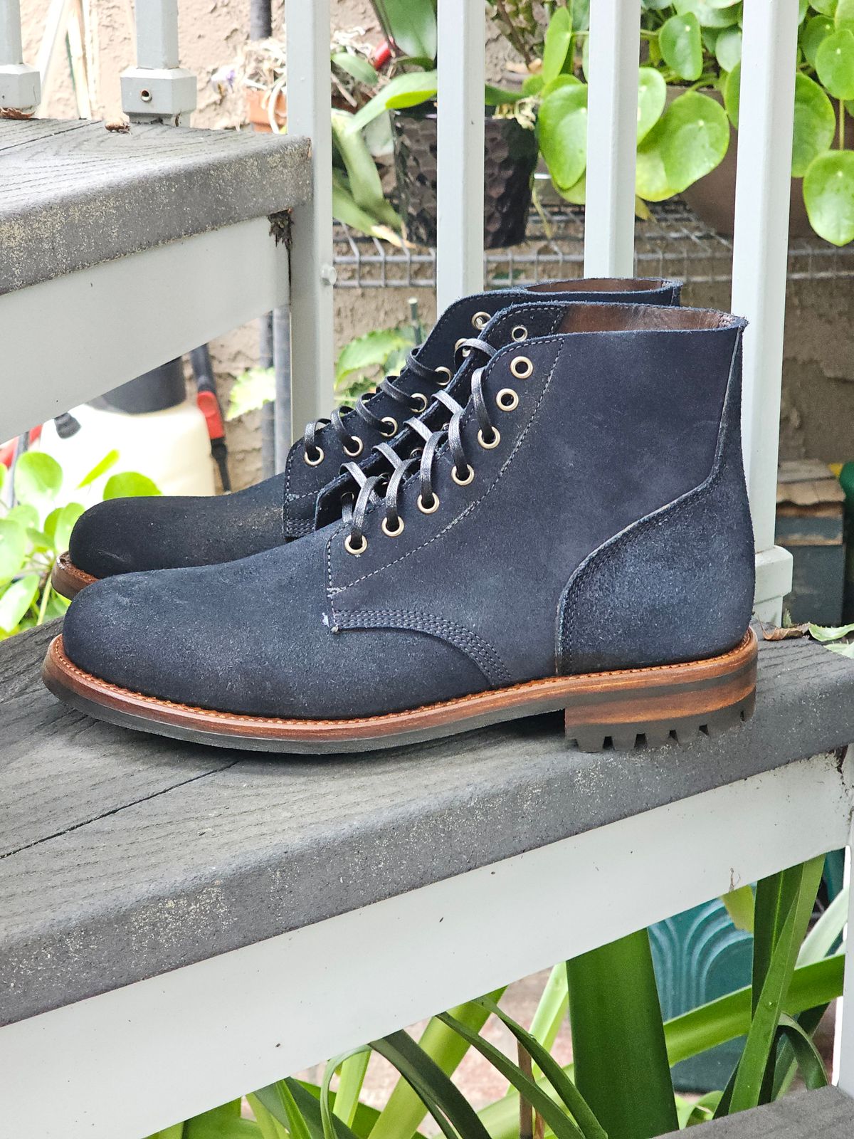 Photo by basboy on October 1, 2023 of the Oak Street Bootmakers Field Boot in Horween Natural Indigo Chromexcel Roughout.