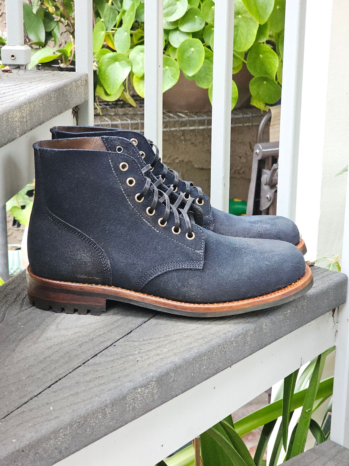 Photo by basboy on October 1, 2023 of the Oak Street Bootmakers Field Boot in Horween Natural Indigo Chromexcel Roughout.