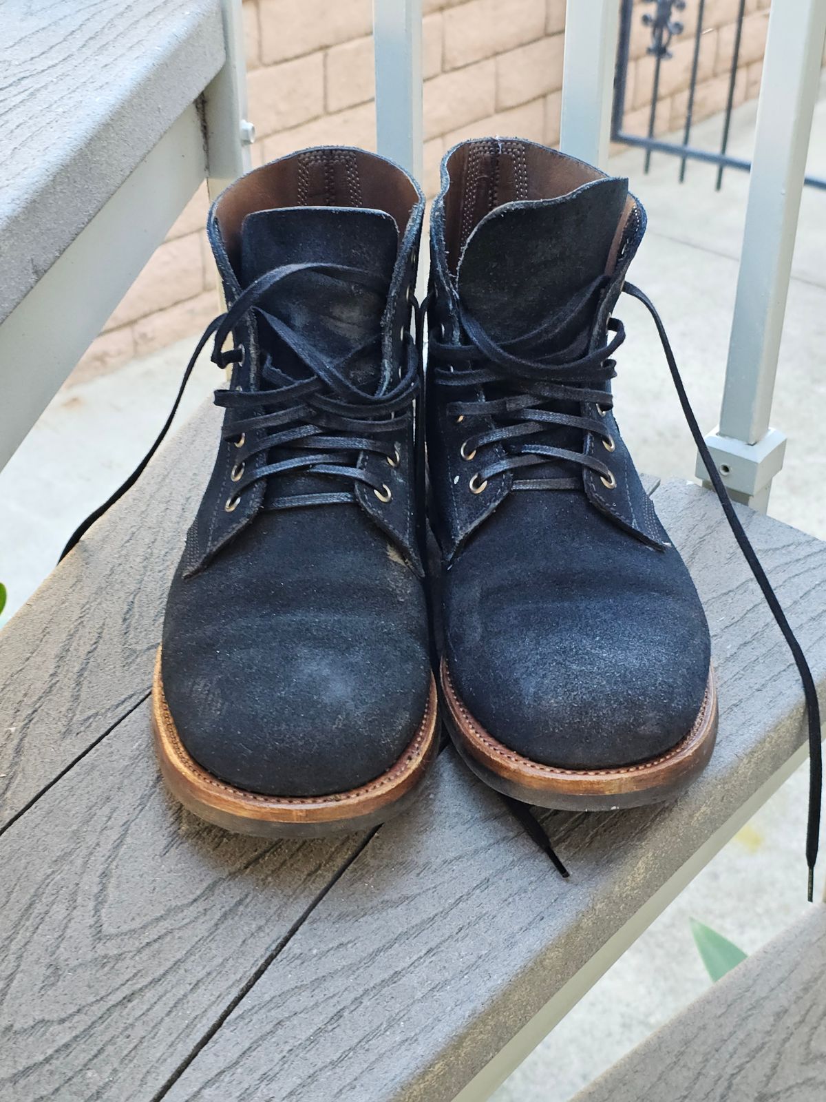 Photo by basboy on November 5, 2023 of the Oak Street Bootmakers Field Boot in Horween Natural Indigo Chromexcel Roughout.