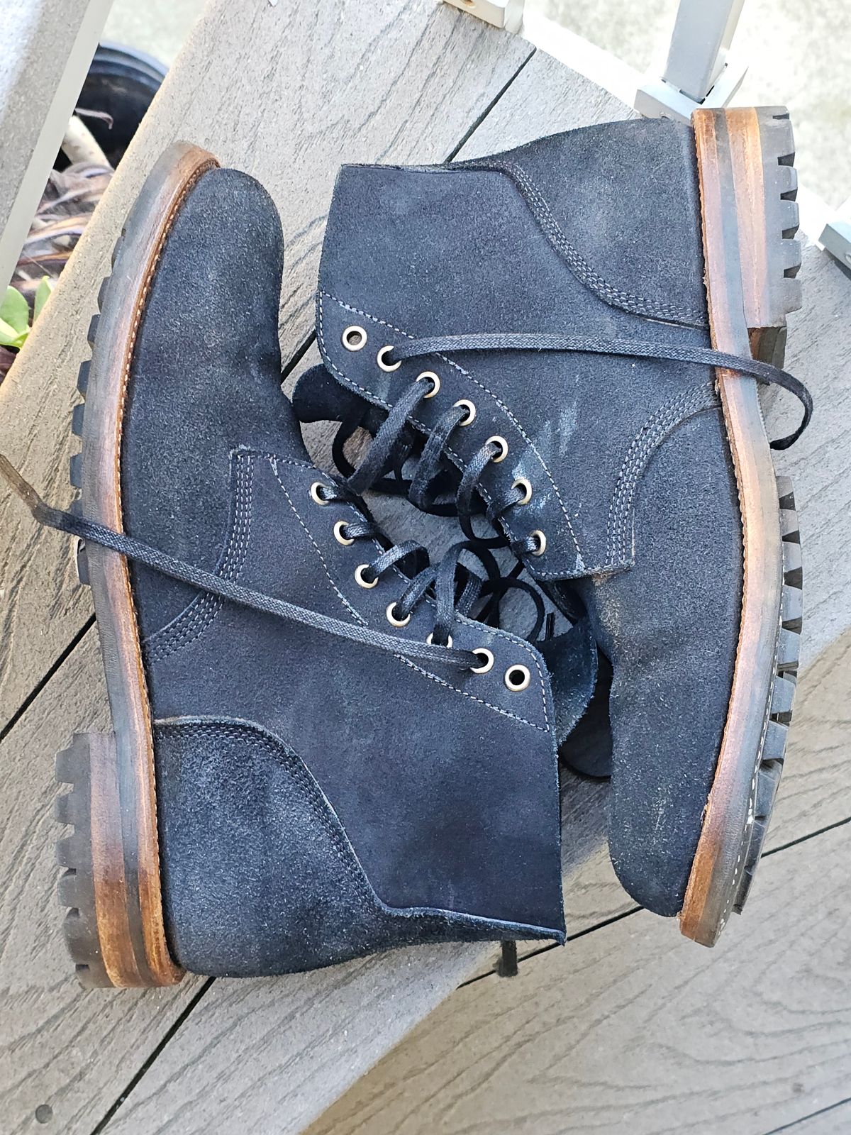 Photo by basboy on November 5, 2023 of the Oak Street Bootmakers Field Boot in Horween Natural Indigo Chromexcel Roughout.
