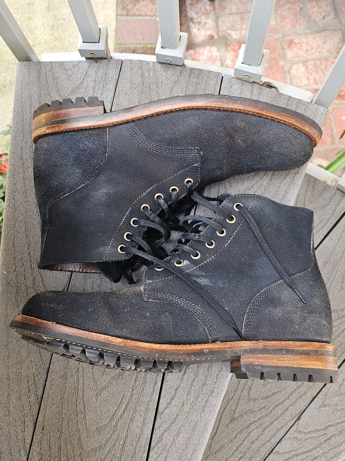 Photo by basboy on February 3, 2024 of the Oak Street Bootmakers Field Boot in Horween Natural Indigo Chromexcel Roughout.