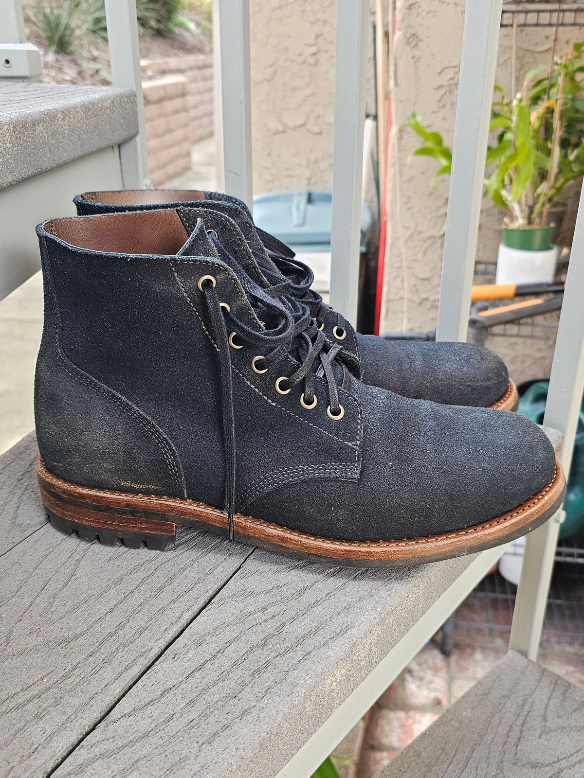 Photo by basboy on February 3, 2024 of the Oak Street Bootmakers Field Boot in Horween Natural Indigo Chromexcel Roughout.