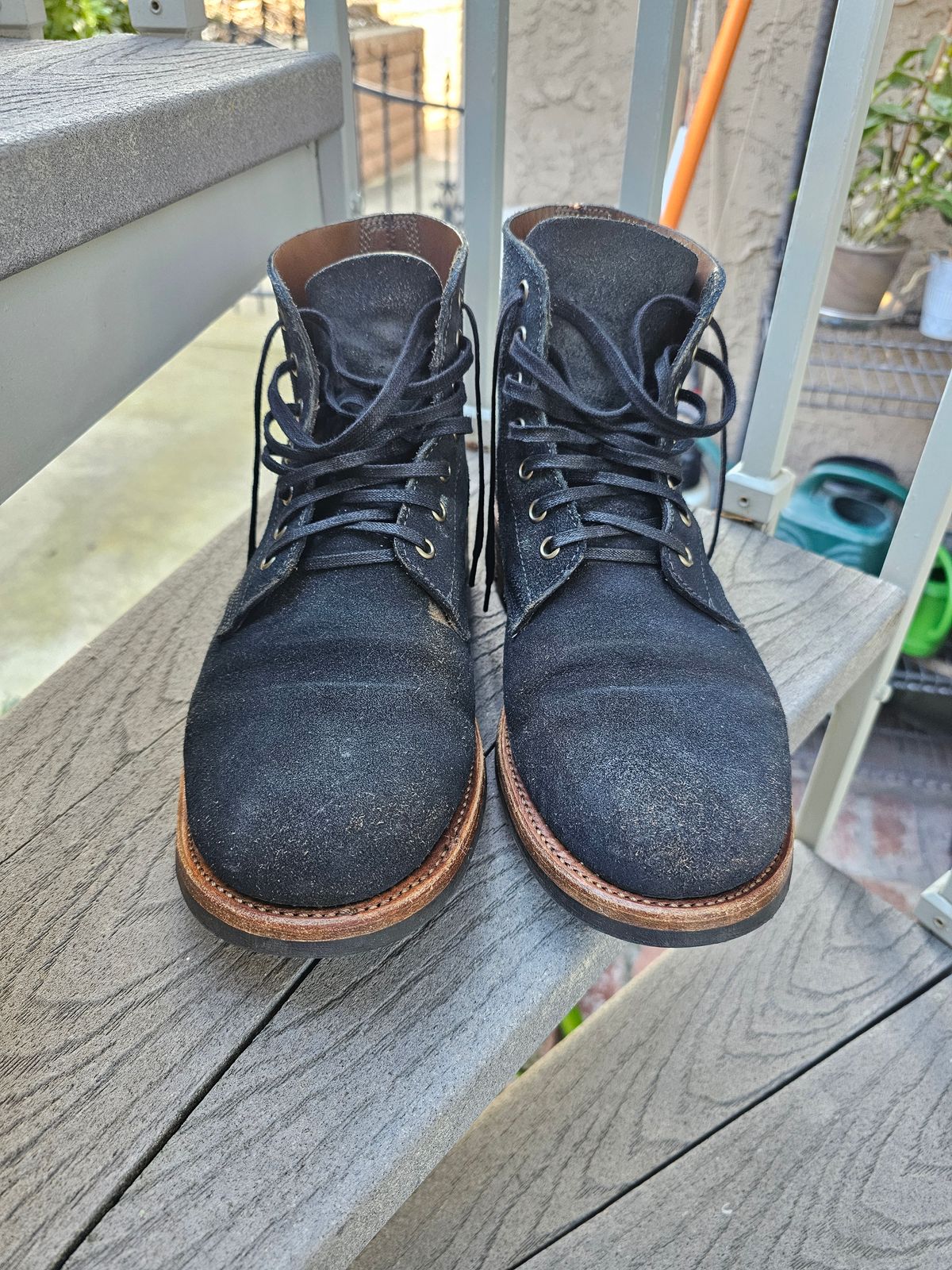 Photo by basboy on March 5, 2024 of the Oak Street Bootmakers Field Boot in Horween Natural Indigo Chromexcel Roughout.