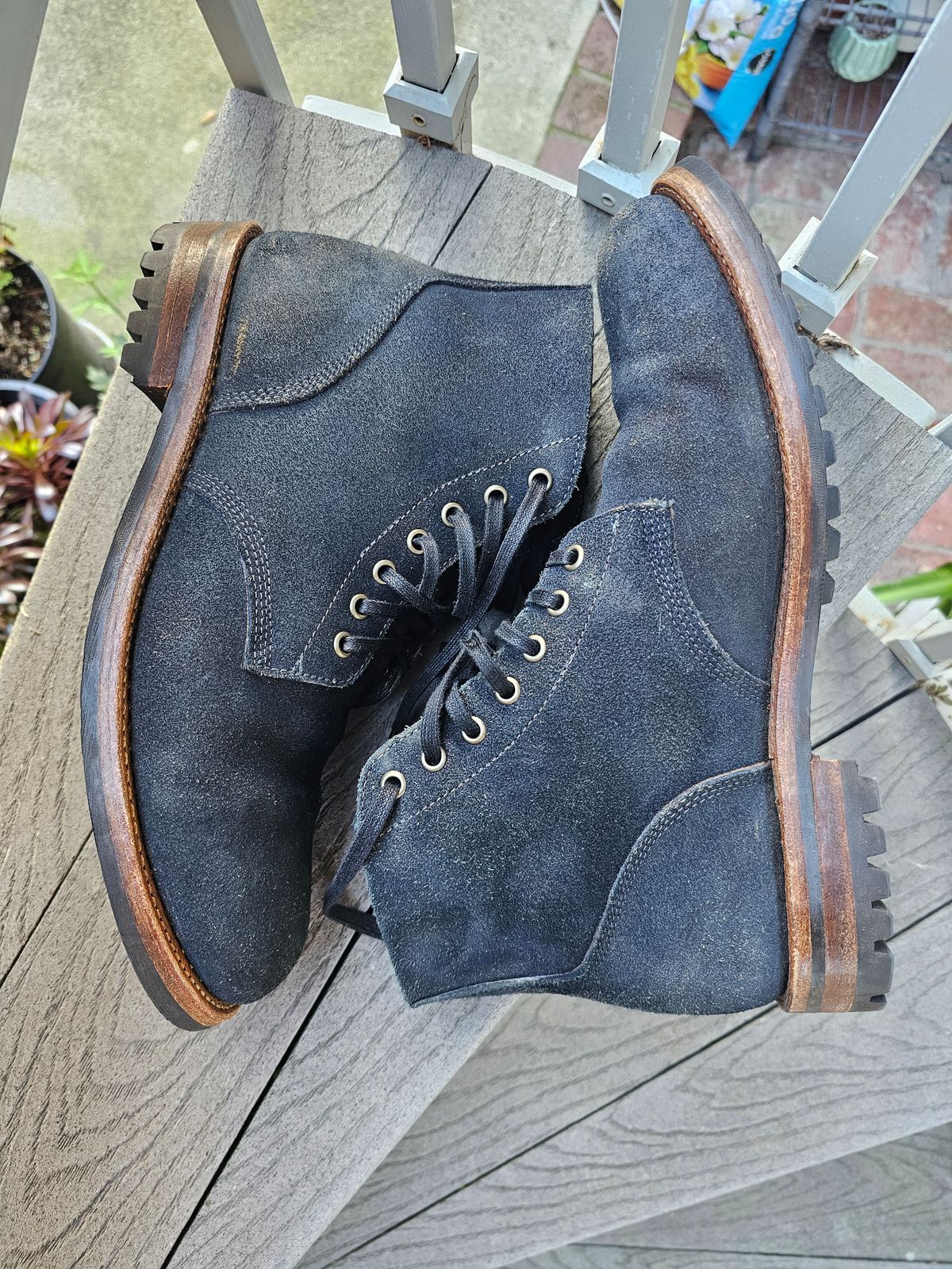 Photo by basboy on March 5, 2024 of the Oak Street Bootmakers Field Boot in Horween Natural Indigo Chromexcel Roughout.