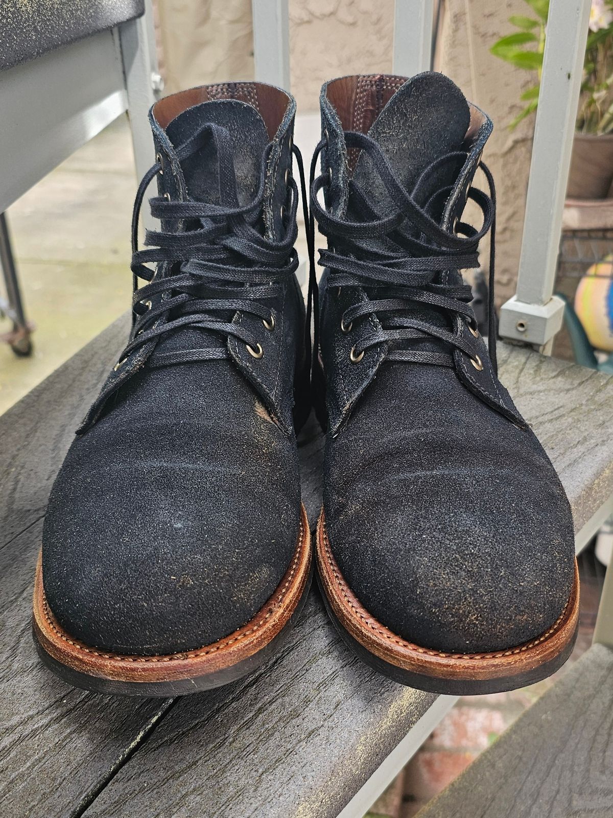 Photo by basboy on April 5, 2024 of the Oak Street Bootmakers Field Boot in Horween Natural Indigo Chromexcel Roughout.