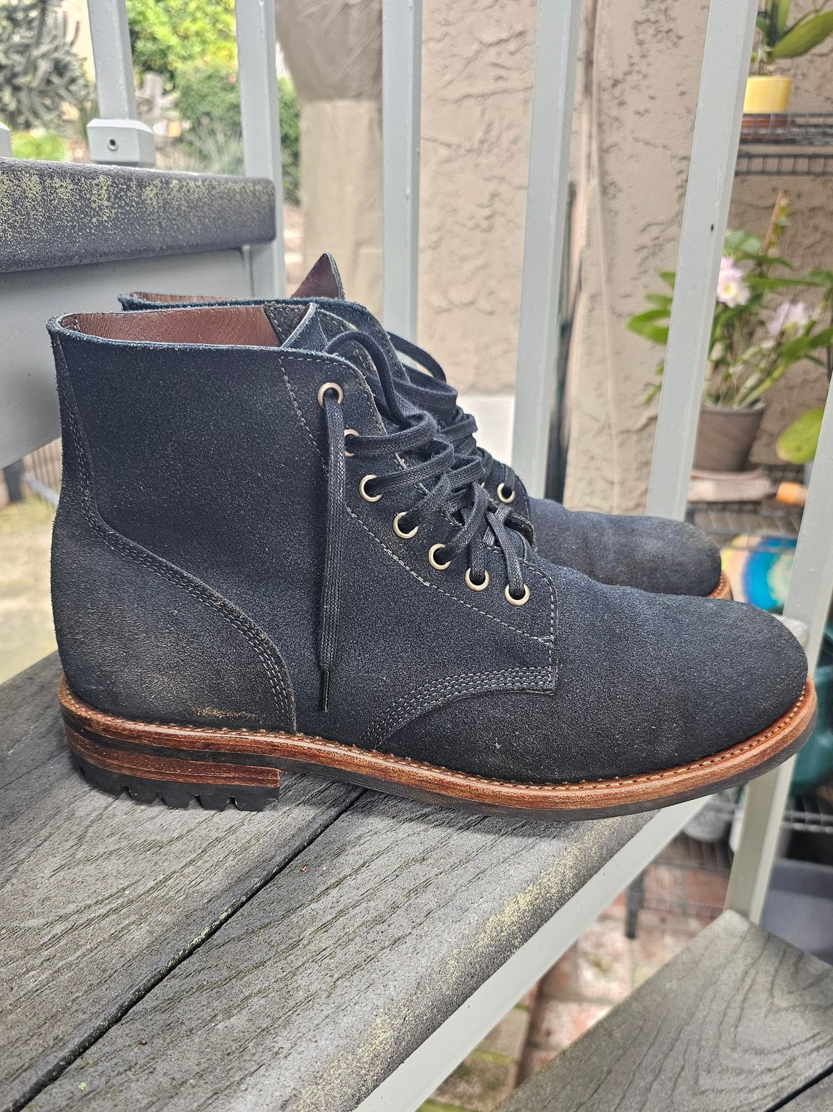 Photo by basboy on April 5, 2024 of the Oak Street Bootmakers Field Boot in Horween Natural Indigo Chromexcel Roughout.