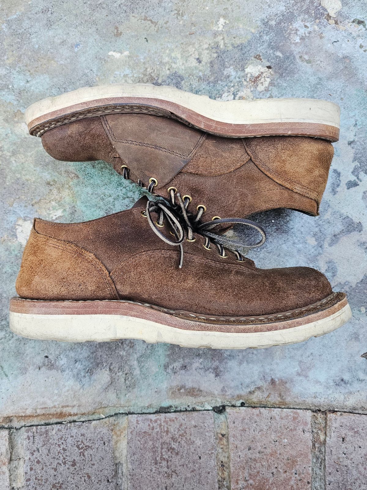 Photo by basboy on January 5, 2025 of the White's X Freenote cloth Oxford LTT in Seidel Distressed Roughout.