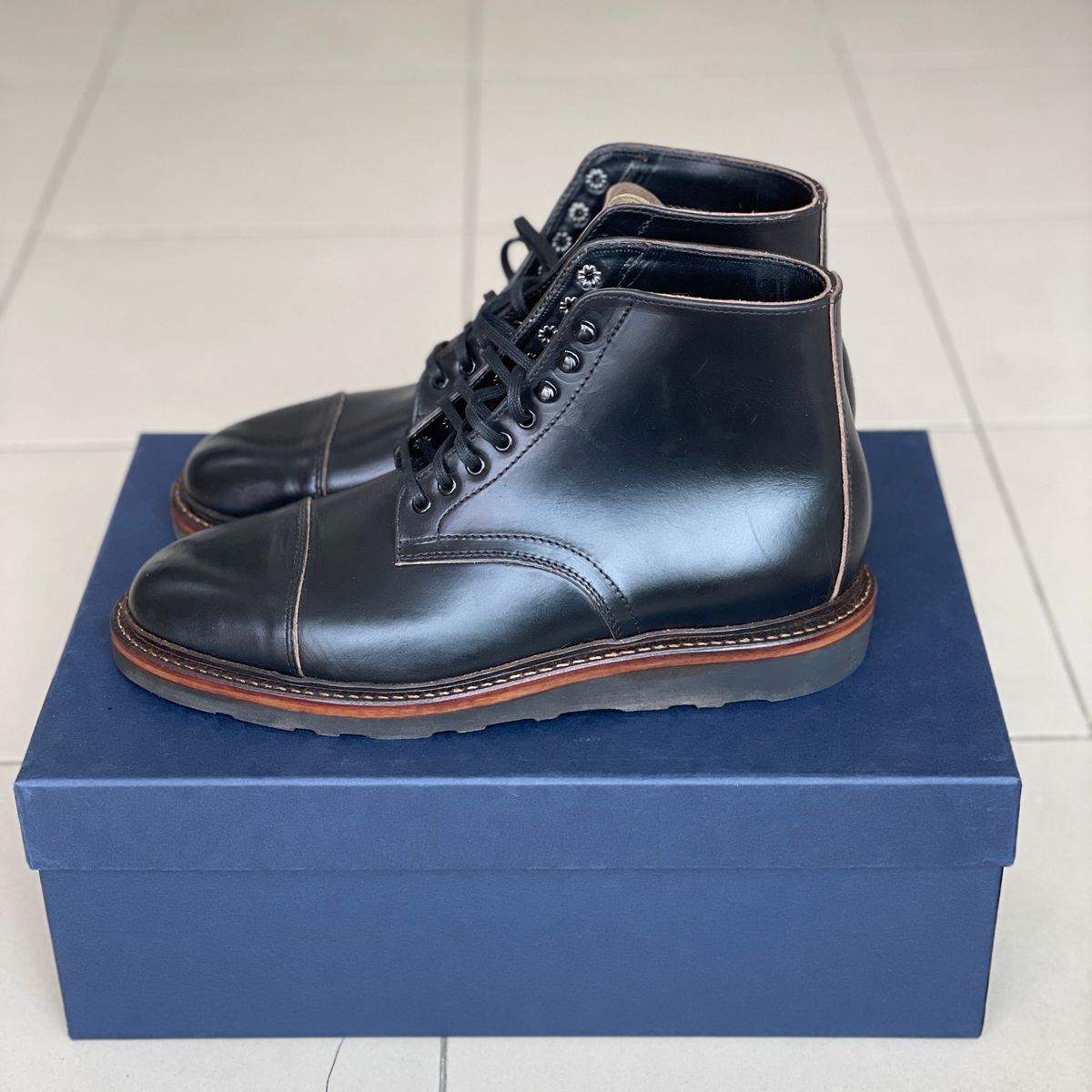 Photo by khc1013 on October 6, 2023 of the Oak Street Bootmakers Lakeshore Boot in Horween Black Chromexcel.