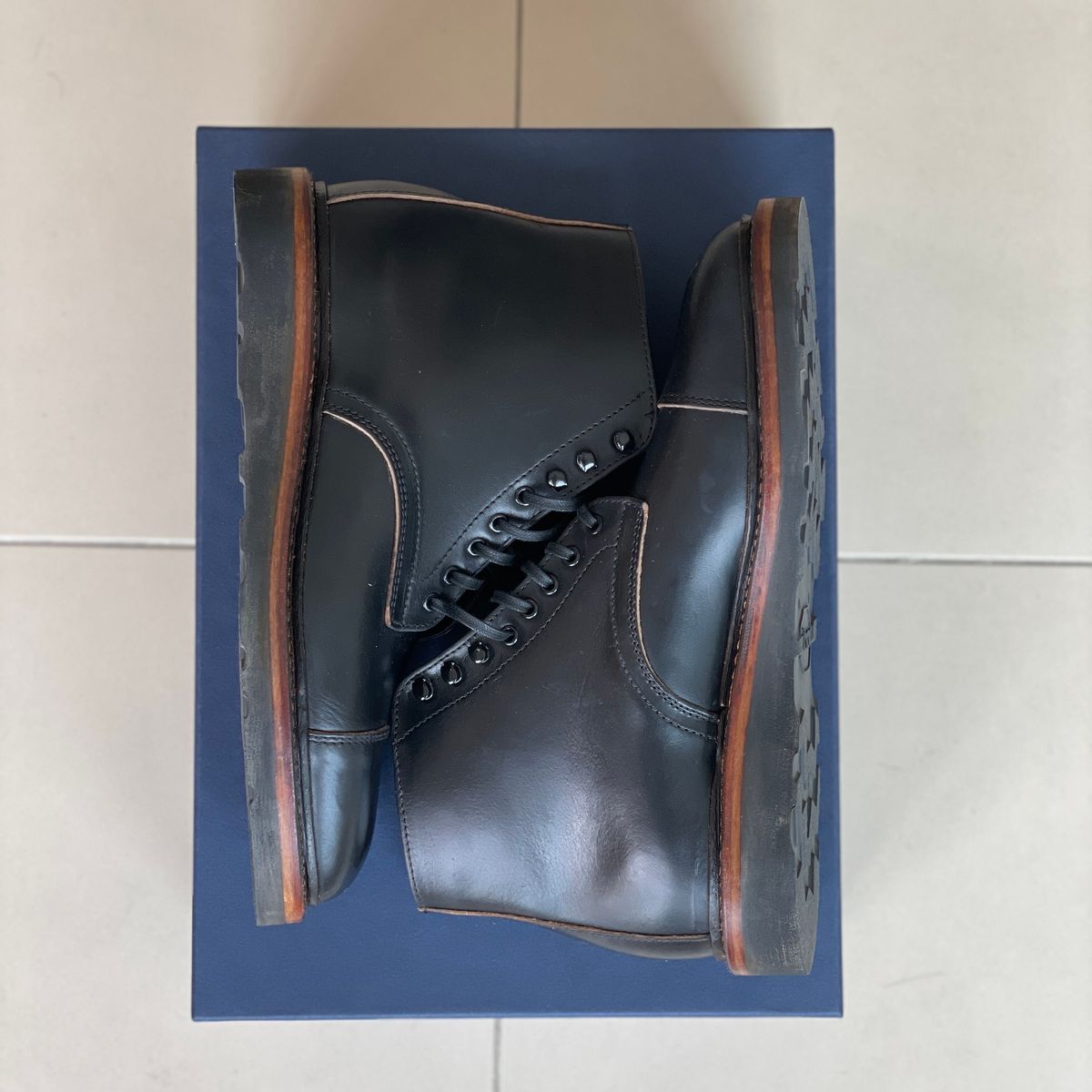 Photo by khc1013 on October 6, 2023 of the Oak Street Bootmakers Lakeshore Boot in Horween Black Chromexcel.