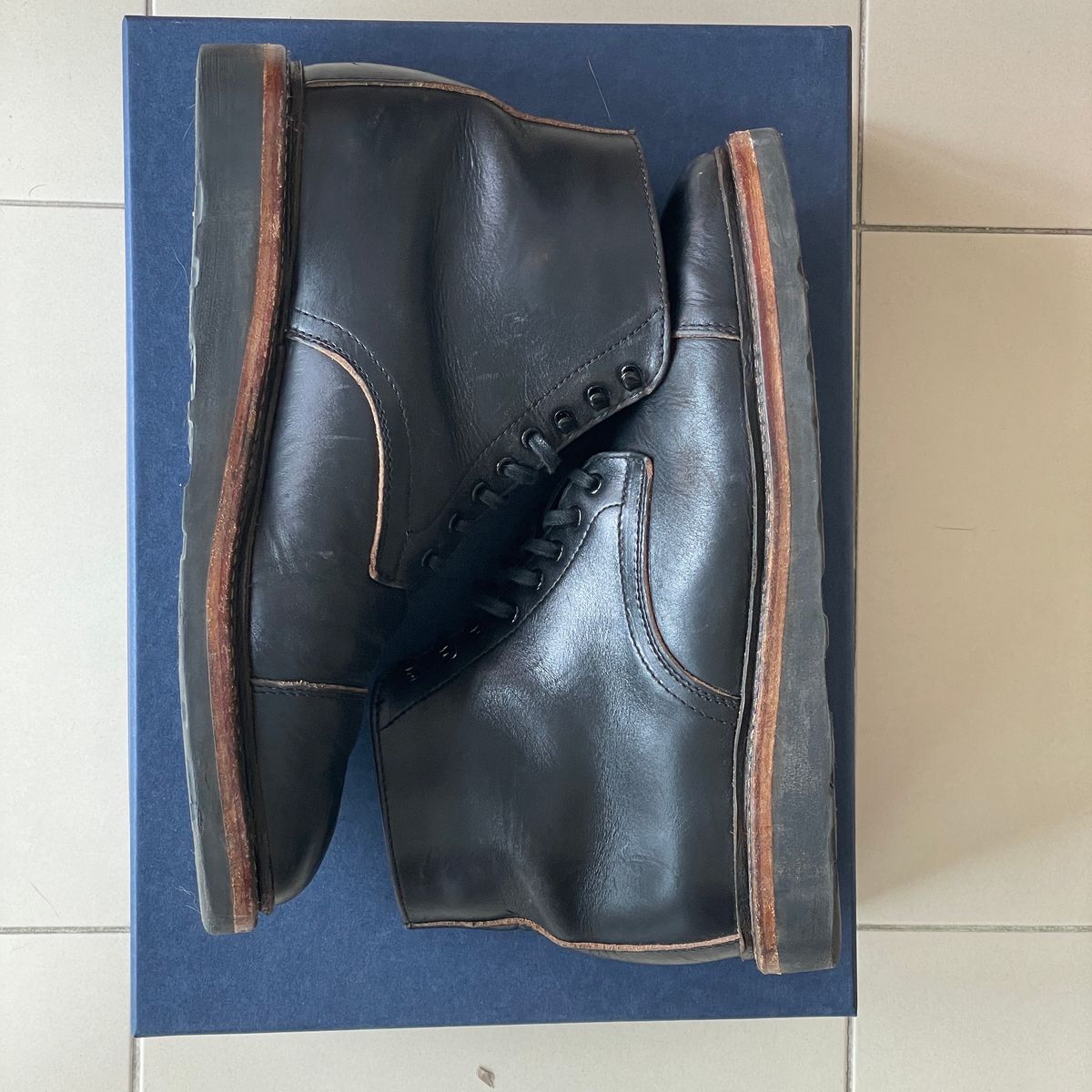 Photo by khc1013 on November 8, 2023 of the Oak Street Bootmakers Lakeshore Boot in Horween Black Chromexcel.