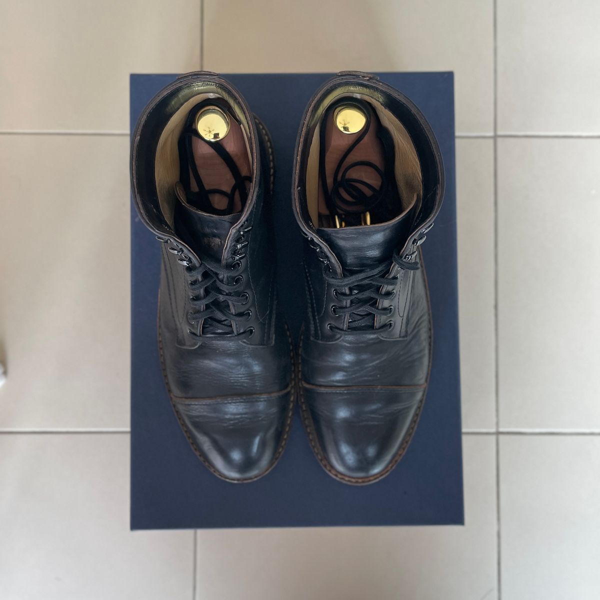 Photo by khc1013 on November 8, 2023 of the Oak Street Bootmakers Lakeshore Boot in Horween Black Chromexcel.