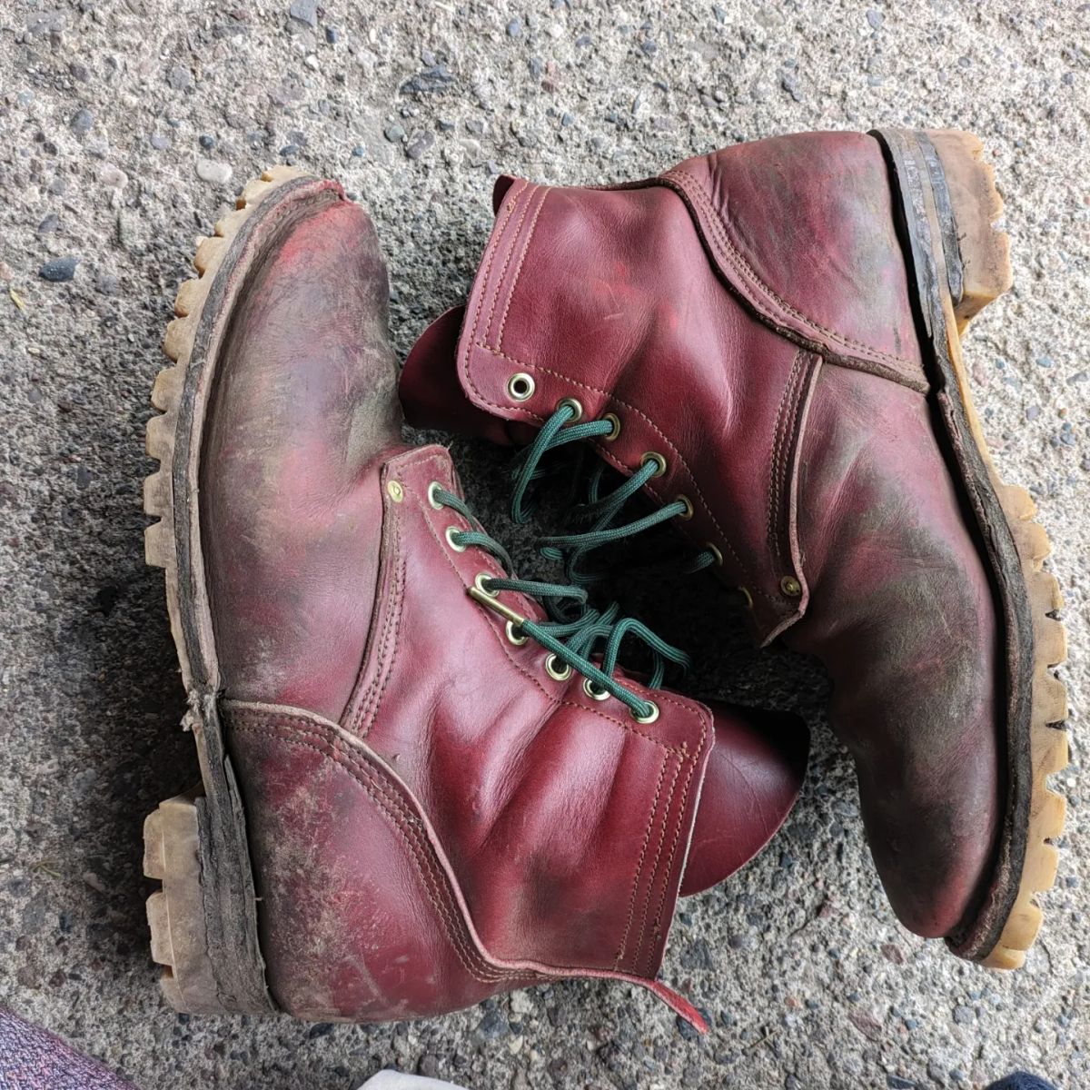 Photo by hooknpunch on May 21, 2024 of the Hook & Punch Hiker in Horween London Bus Red Cavalier.