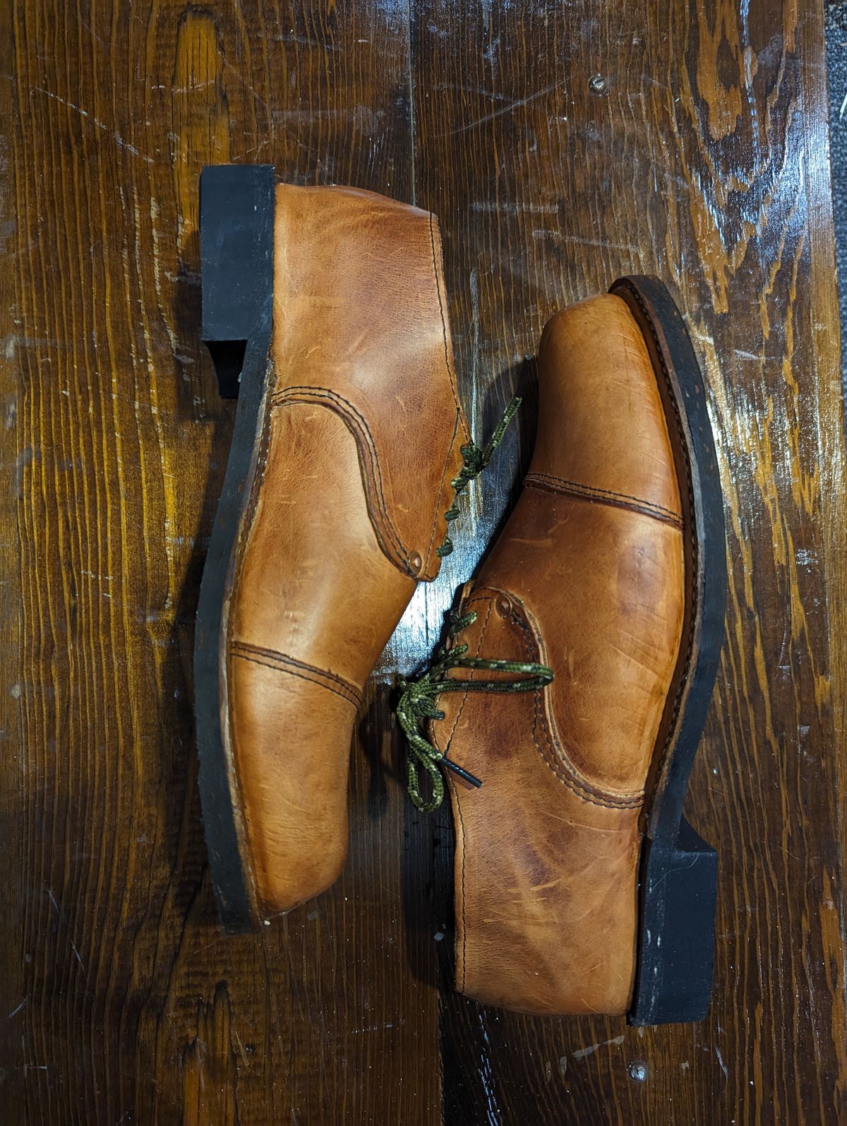 Photo by hooknpunch on October 3, 2023 of the Hook & Punch Derby Shoe in Conceria MPG Aragona English Tan.