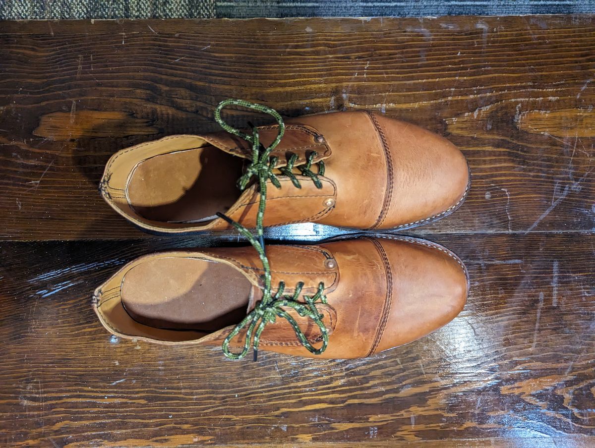 Photo by hooknpunch on October 3, 2023 of the Hook & Punch Derby Shoe in Conceria MPG Aragona English Tan.