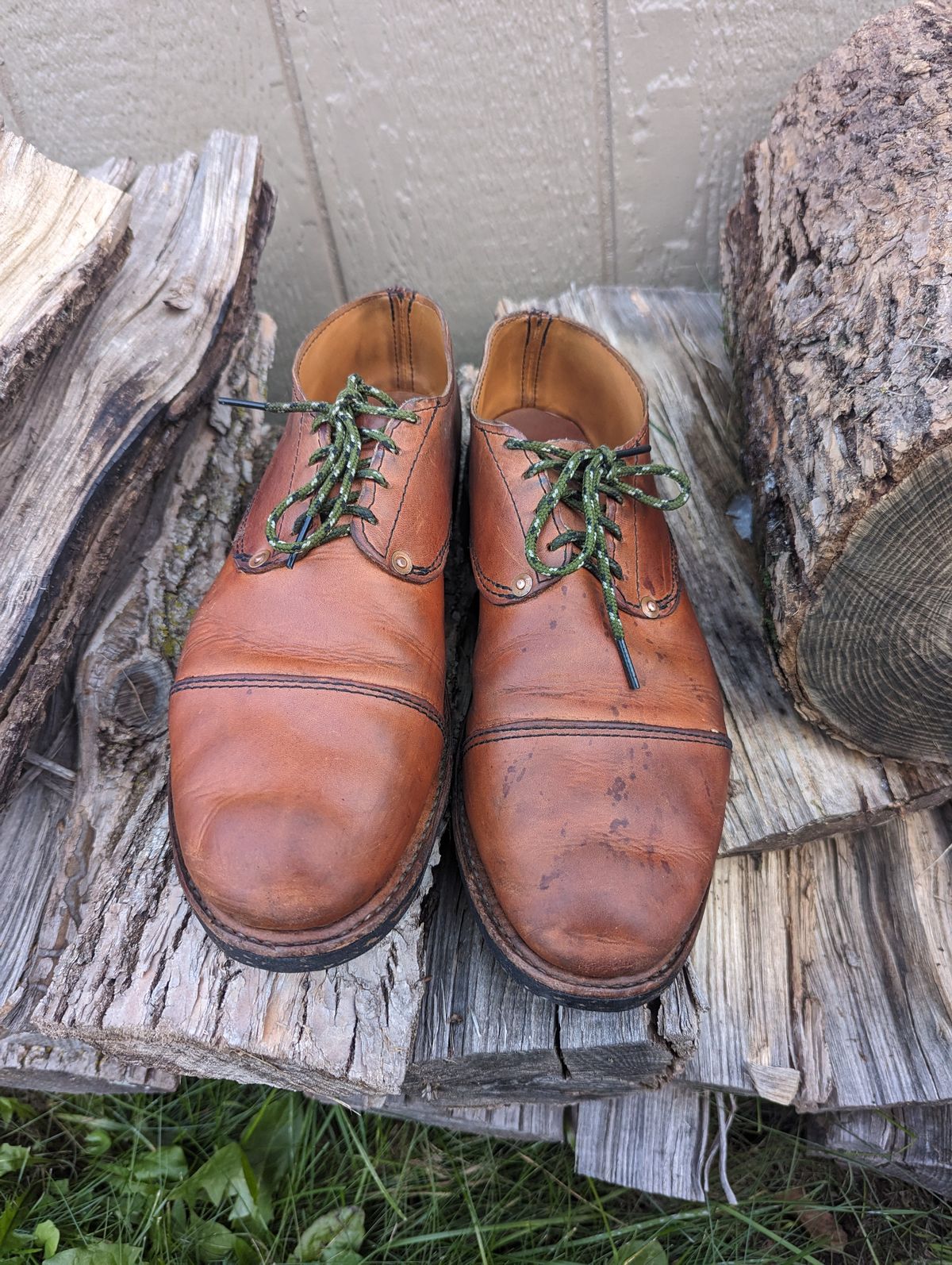 Photo by hooknpunch on November 1, 2023 of the Hook & Punch Derby Shoe in Conceria MPG Aragona English Tan.