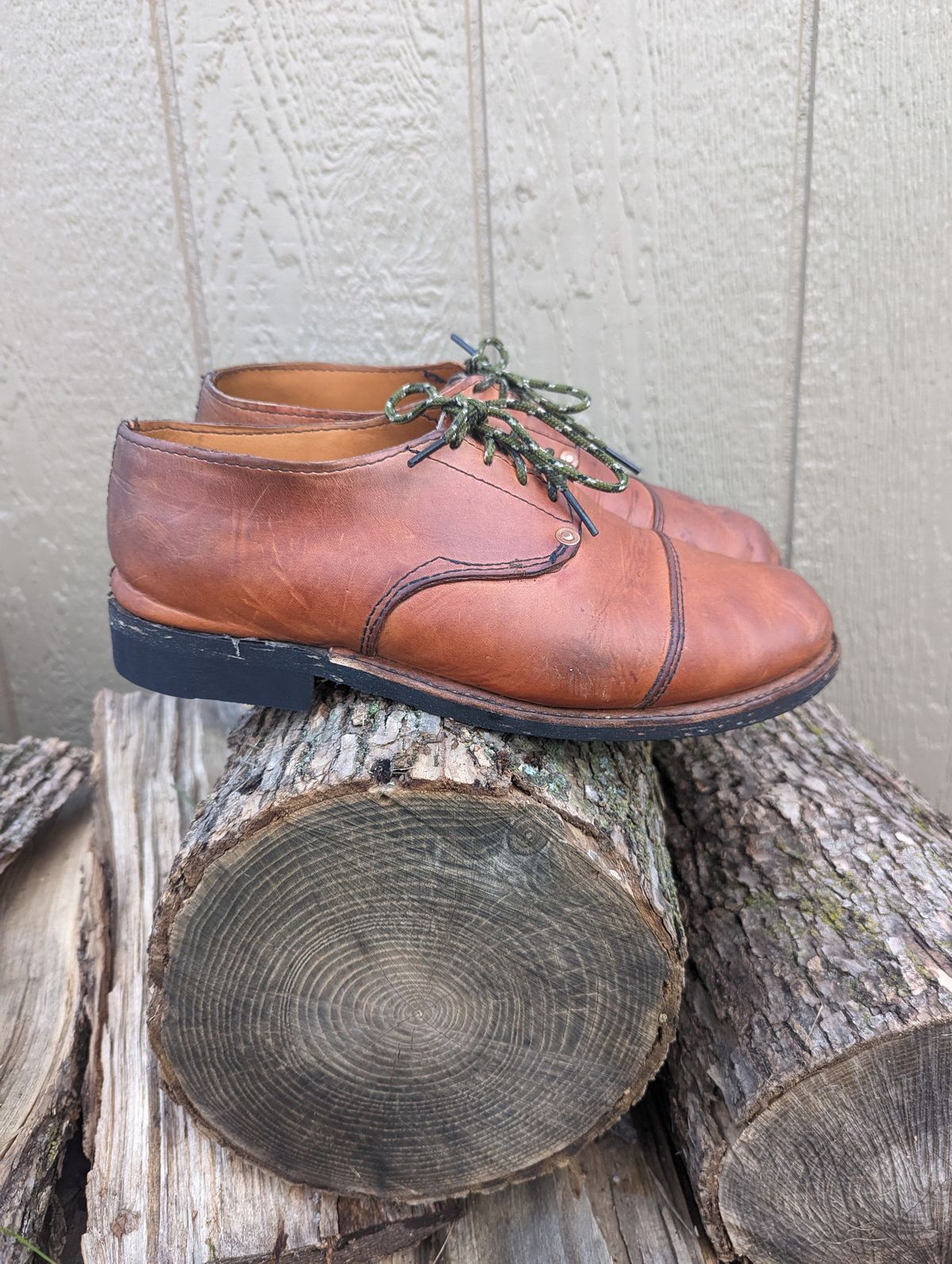 Photo by hooknpunch on November 1, 2023 of the Hook & Punch Derby Shoe in Conceria MPG Aragona English Tan.