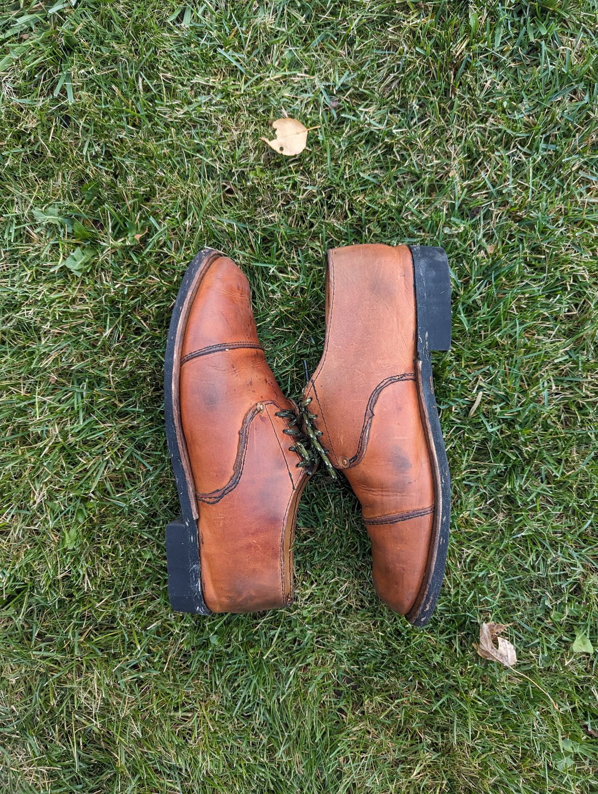 Photo by hooknpunch on November 1, 2023 of the Hook & Punch Derby Shoe in Conceria MPG Aragona English Tan.