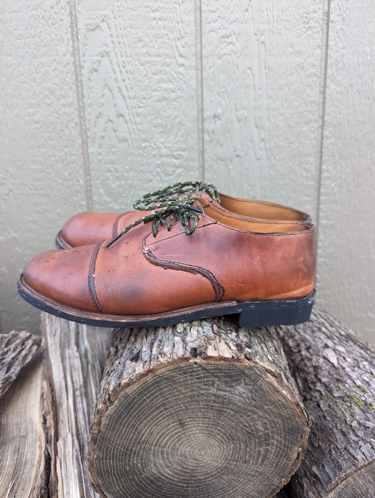 Photo by hooknpunch on November 1, 2023 of the Hook & Punch Derby Shoe in Conceria MPG Aragona English Tan.