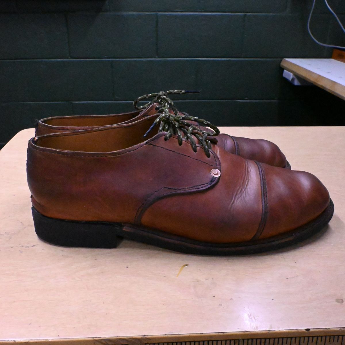 Photo by hooknpunch on January 3, 2024 of the Hook & Punch Derby Shoe in Conceria MPG Aragona English Tan.