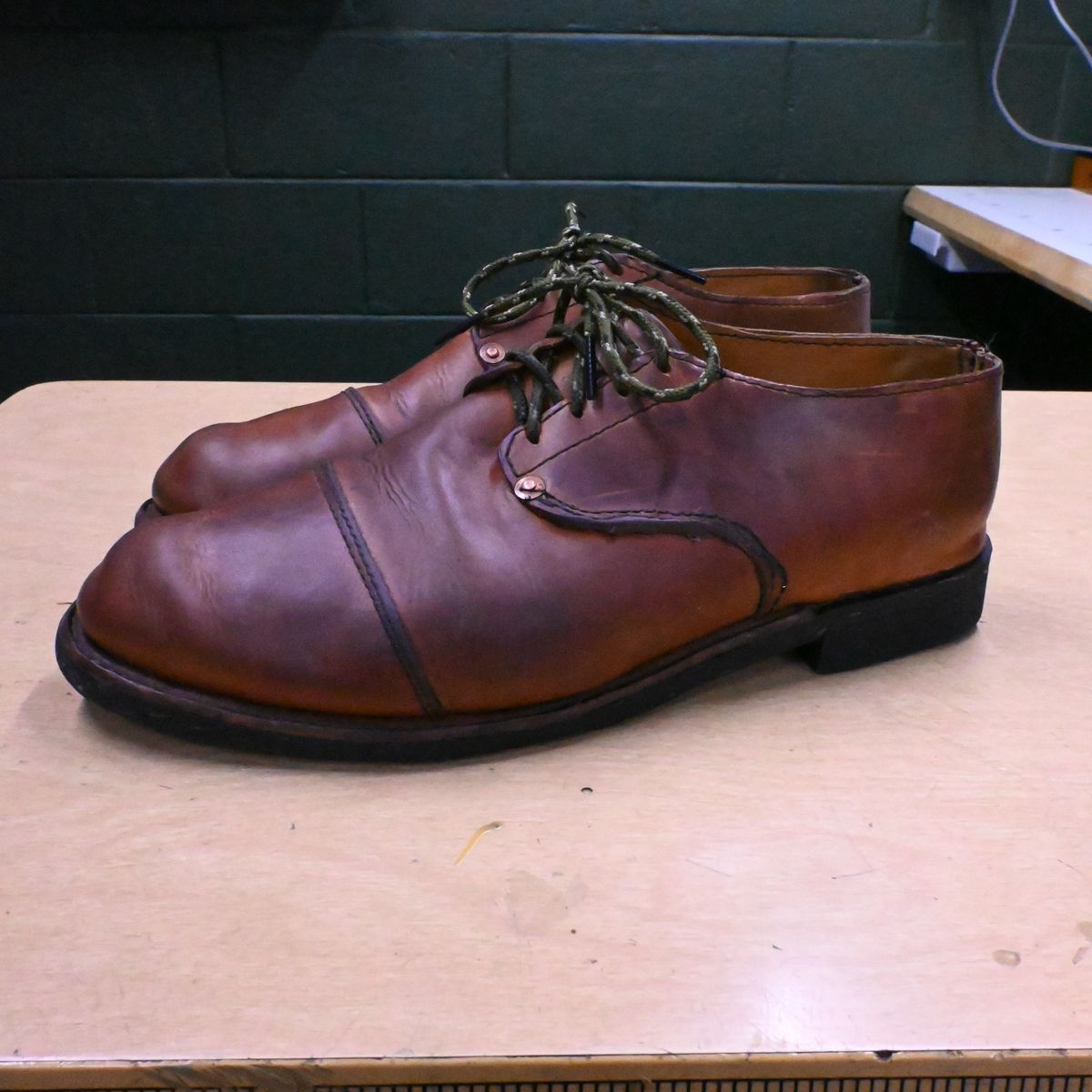 Photo by hooknpunch on January 3, 2024 of the Hook & Punch Derby Shoe in Conceria MPG Aragona English Tan.