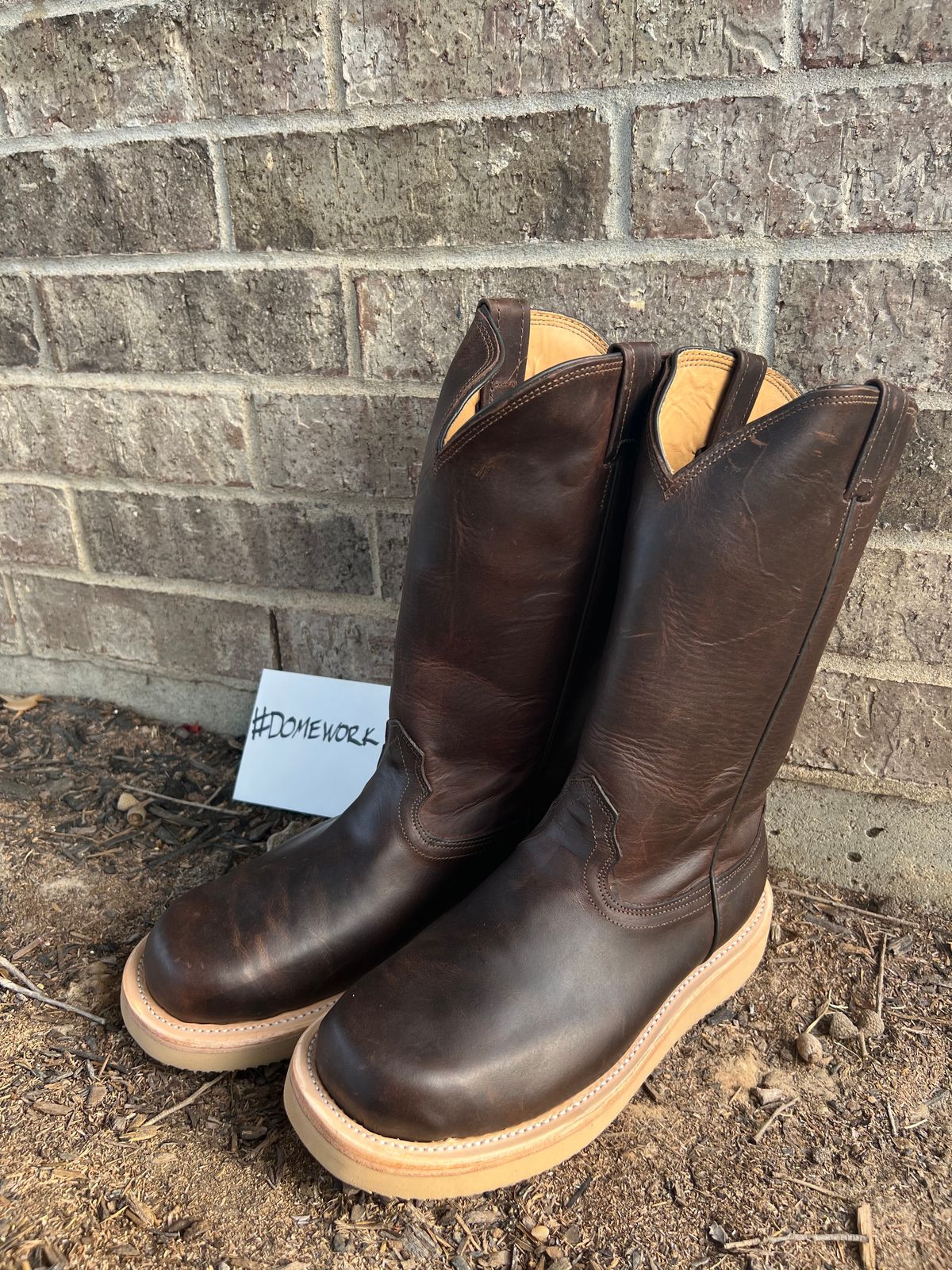Photo by horriblepapas10 on October 5, 2022 of the Fenoglio Round Toe Work Boots in Chocolate Fuji.