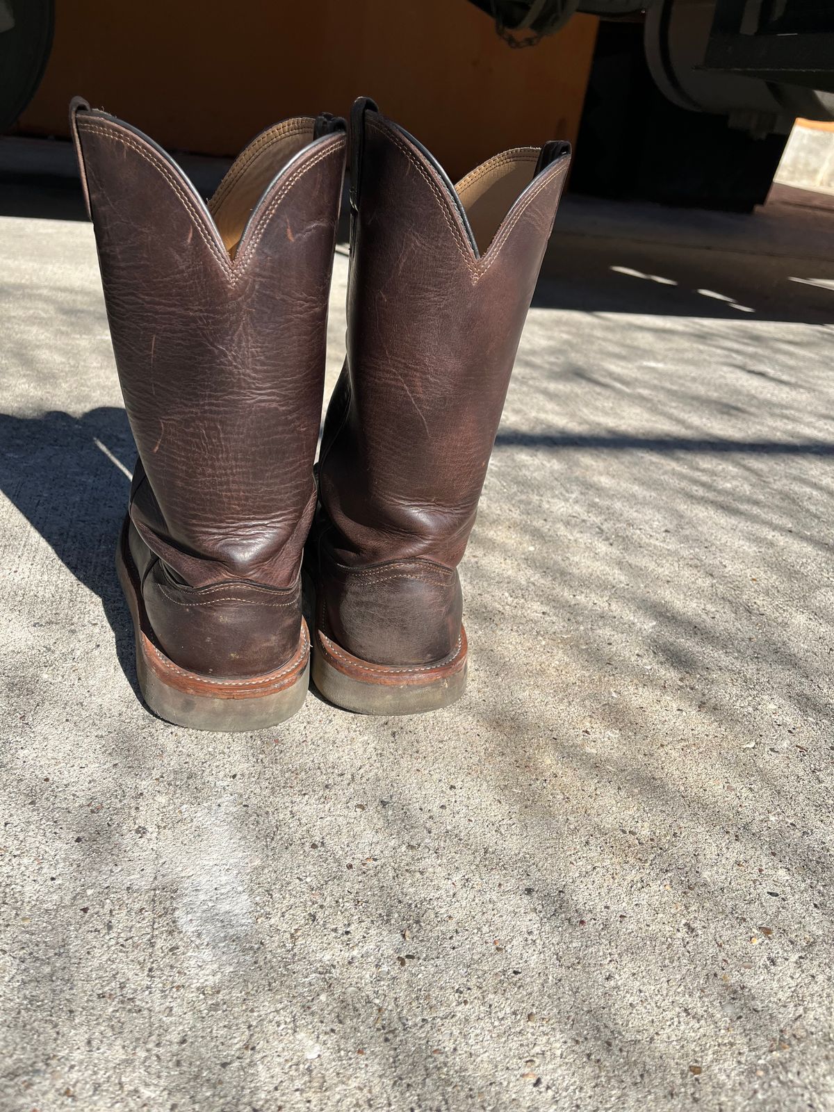 Photo by horriblepapas10 on January 6, 2023 of the Fenoglio Round Toe Work Boots in Chocolate Fuji.