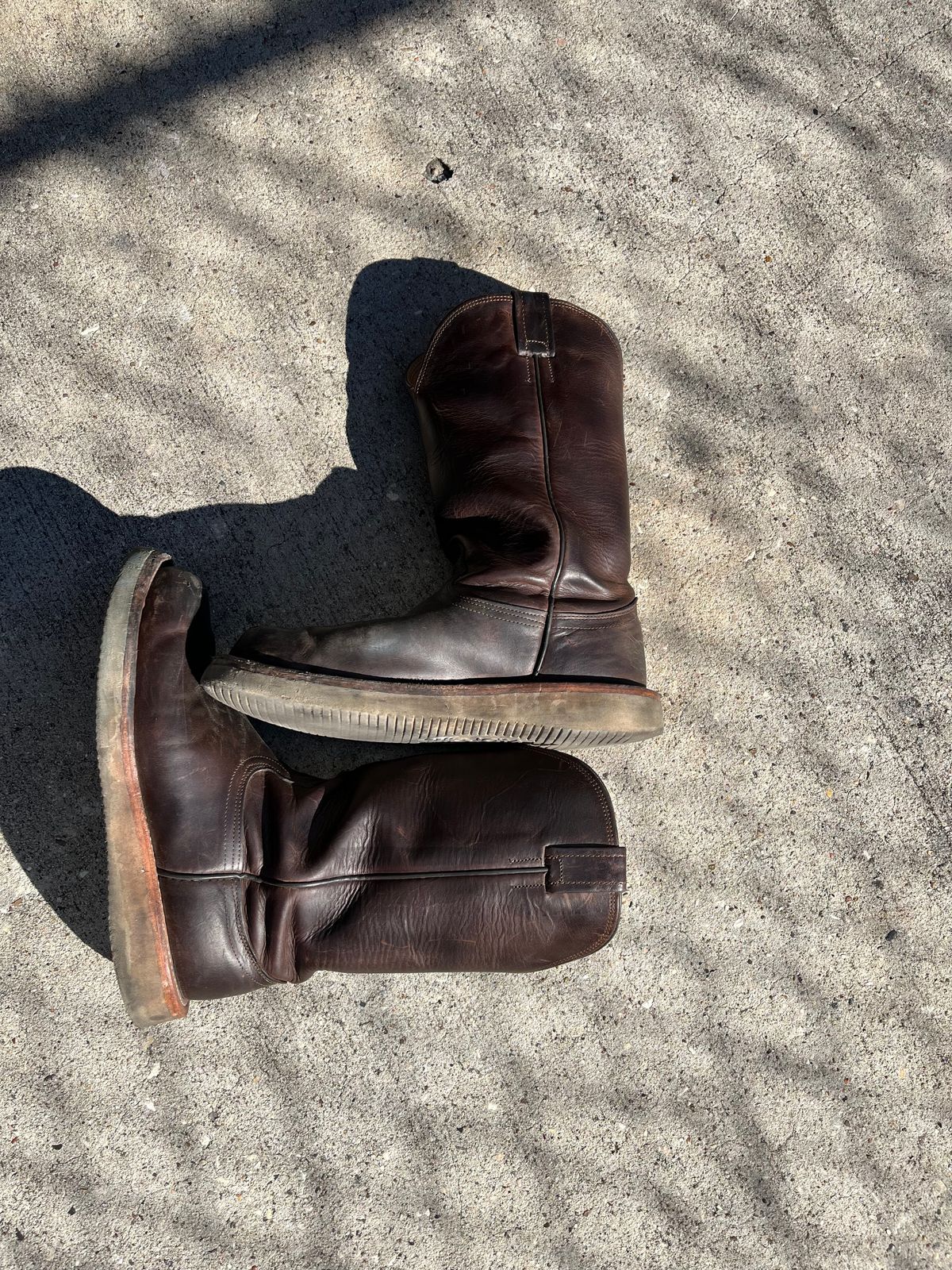 Photo by horriblepapas10 on January 6, 2023 of the Fenoglio Round Toe Work Boots in Chocolate Fuji.